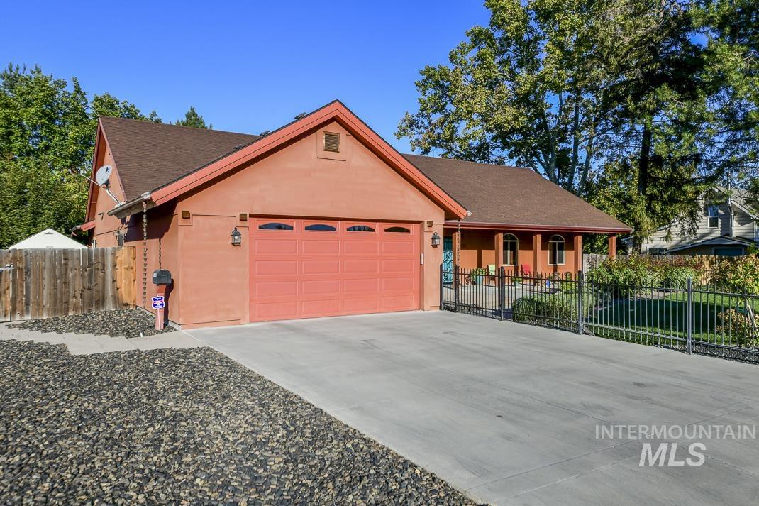2214 Washington, Caldwell, Idaho 83605, 3 Bedrooms, 2.5 Bathrooms, Residential For Sale, Price $520,000,MLS 98978356
