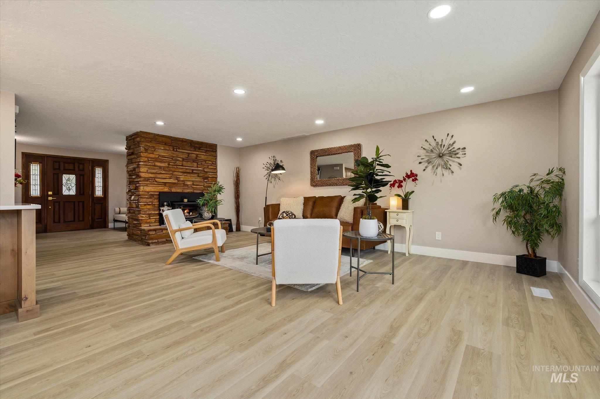 10118 W Hickory Ct, Boise, Idaho 83704, 4 Bedrooms, 3 Bathrooms, Residential For Sale, Price $694,700,MLS 98978357