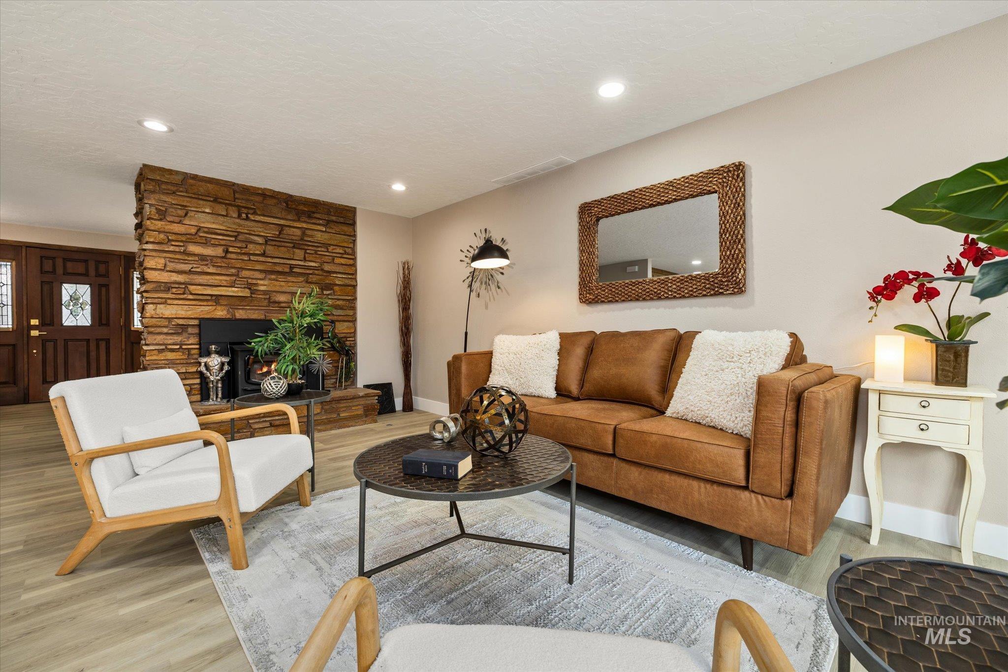 10118 W Hickory Ct, Boise, Idaho 83704, 4 Bedrooms, 3 Bathrooms, Residential For Sale, Price $694,700,MLS 98978357