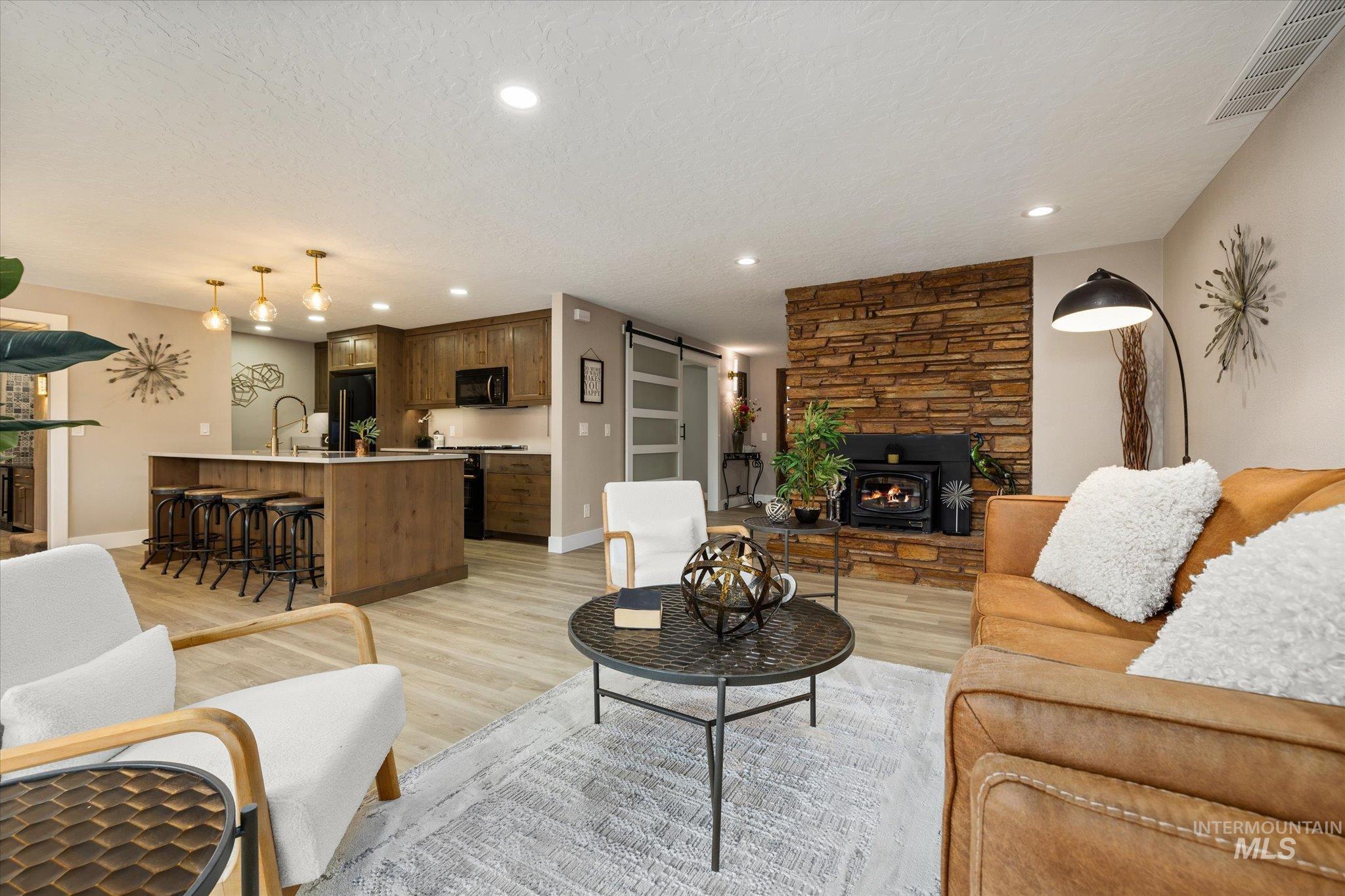 10118 W Hickory Ct, Boise, Idaho 83704, 4 Bedrooms, 3 Bathrooms, Residential For Sale, Price $694,700,MLS 98978357