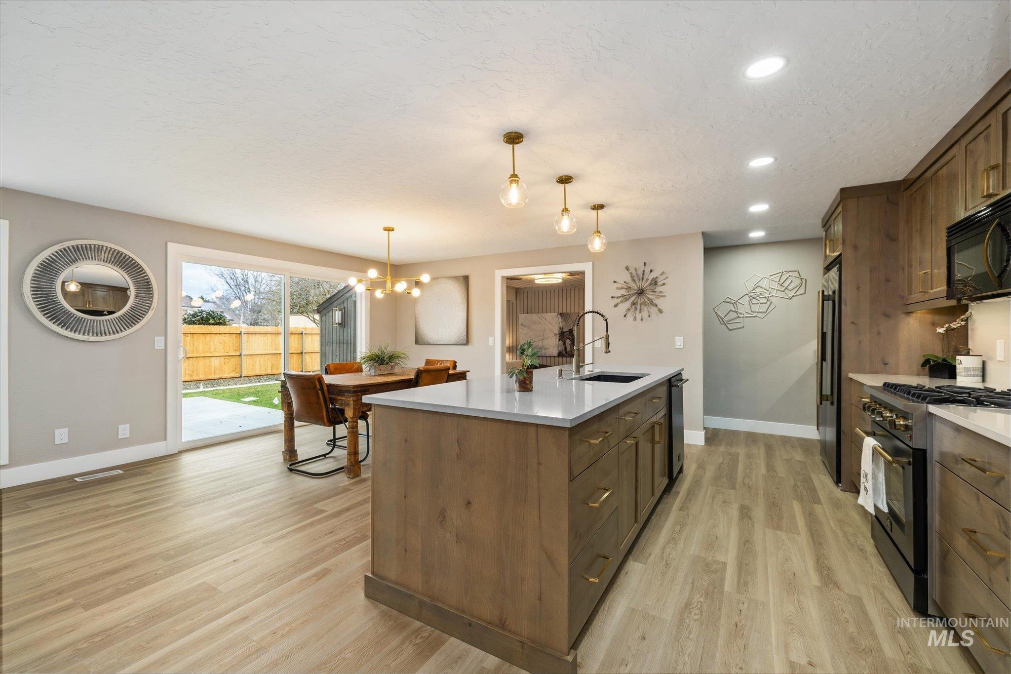 10118 W Hickory Ct, Boise, Idaho 83704, 4 Bedrooms, 3 Bathrooms, Residential For Sale, Price $694,700,MLS 98978357