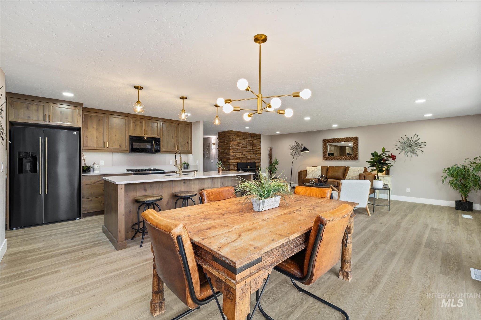 10118 W Hickory Ct, Boise, Idaho 83704, 4 Bedrooms, 3 Bathrooms, Residential For Sale, Price $694,700,MLS 98978357