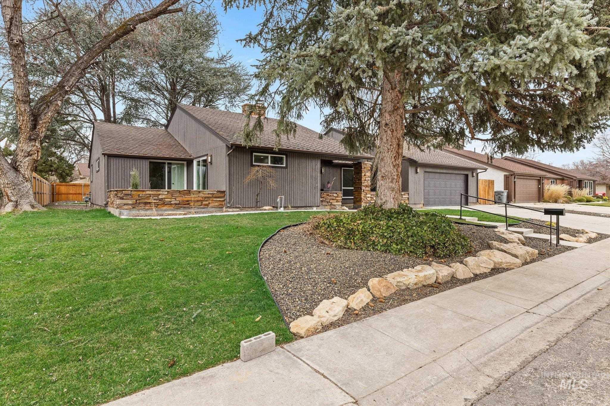 10118 W Hickory Ct, Boise, Idaho 83704, 4 Bedrooms, 3 Bathrooms, Residential For Sale, Price $694,700,MLS 98978357