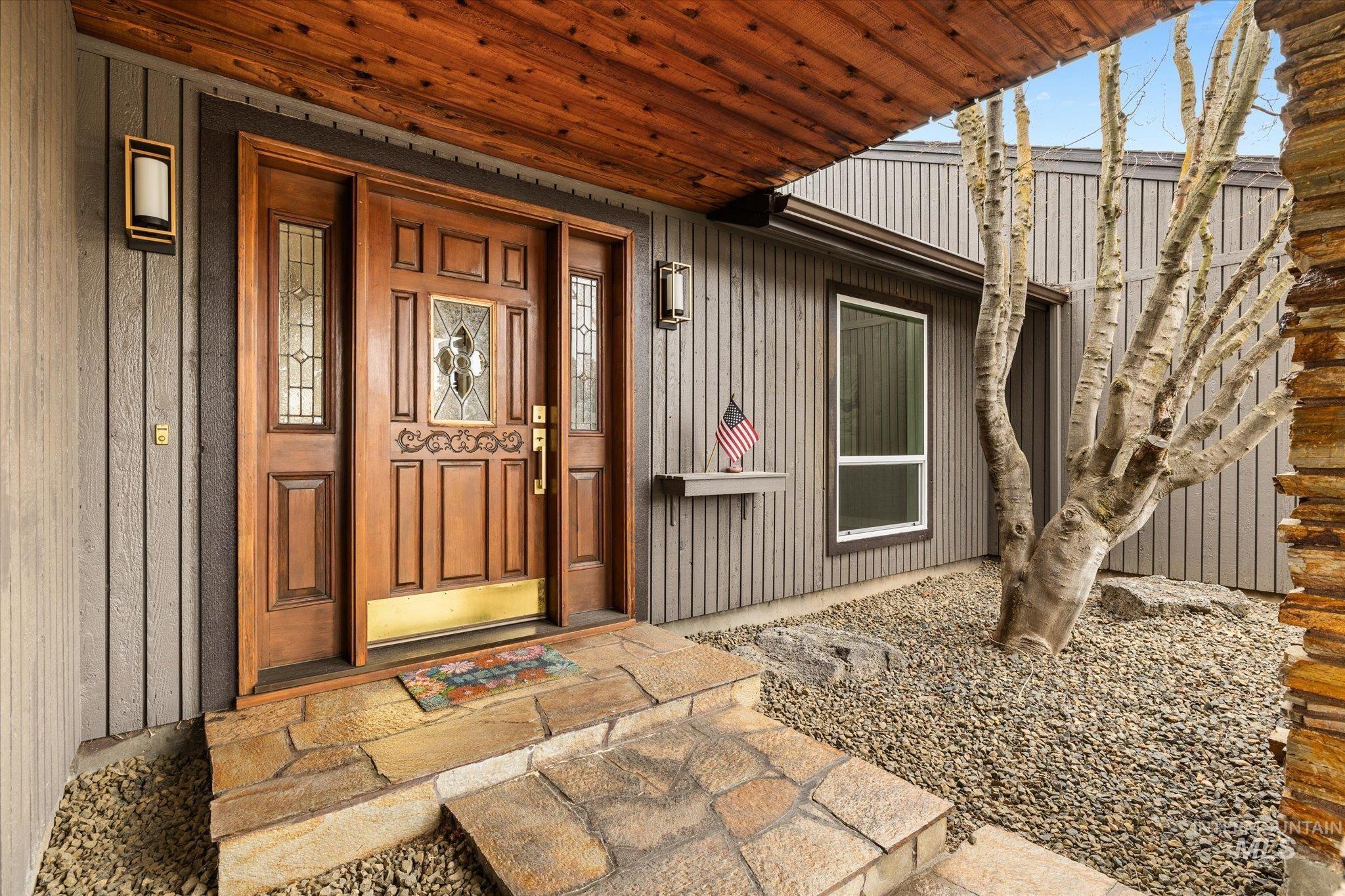 10118 W Hickory Ct, Boise, Idaho 83704, 4 Bedrooms, 3 Bathrooms, Residential For Sale, Price $694,700,MLS 98978357