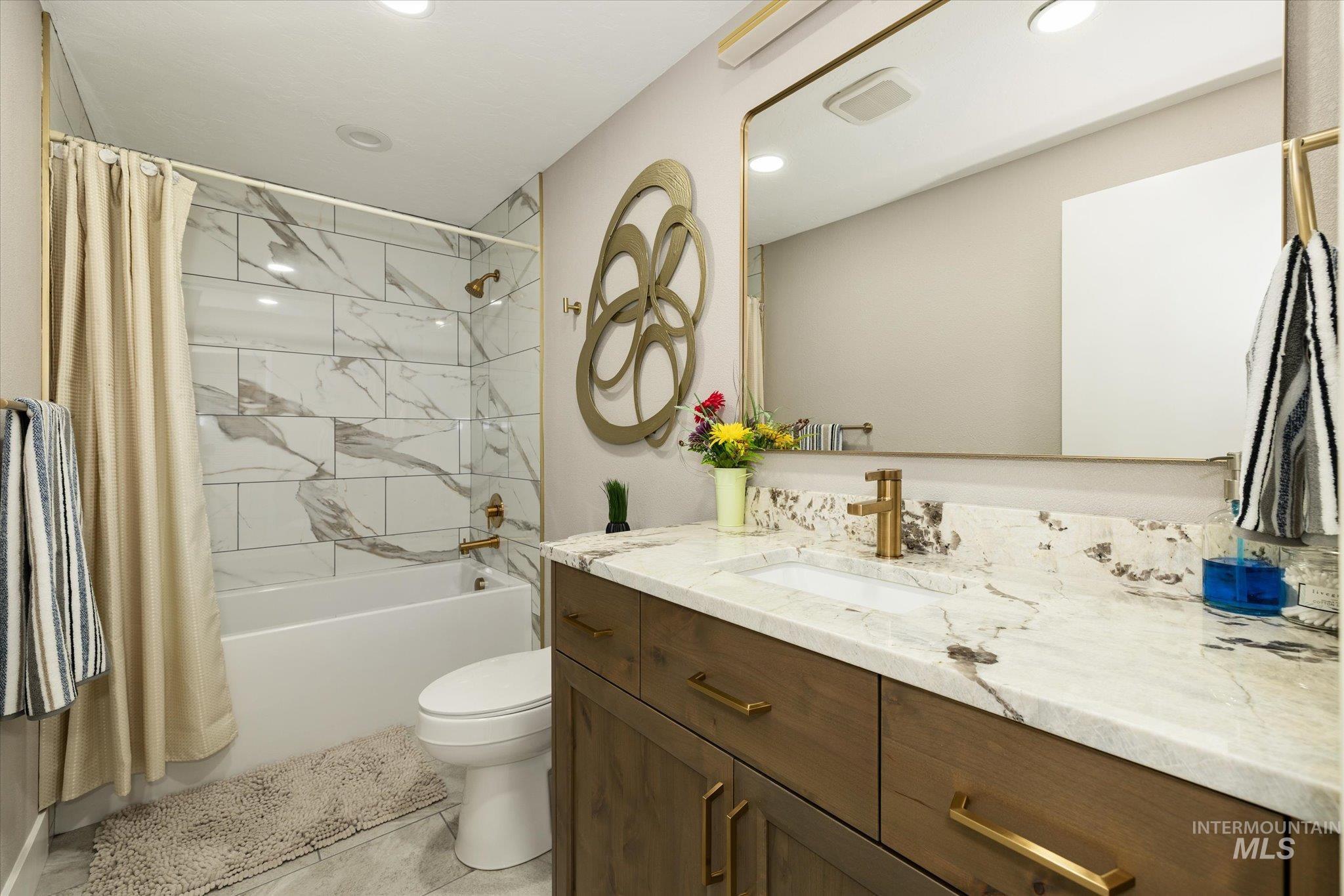 10118 W Hickory Ct, Boise, Idaho 83704, 4 Bedrooms, 3 Bathrooms, Residential For Sale, Price $694,700,MLS 98978357