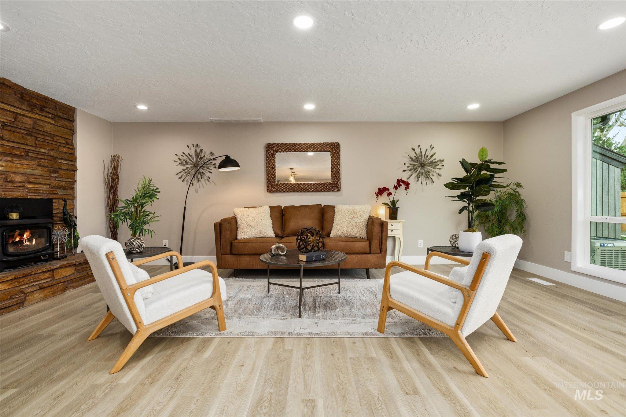 10118 W Hickory Ct, Boise, Idaho 83704, 4 Bedrooms, 3 Bathrooms, Residential For Sale, Price $694,700,MLS 98978357