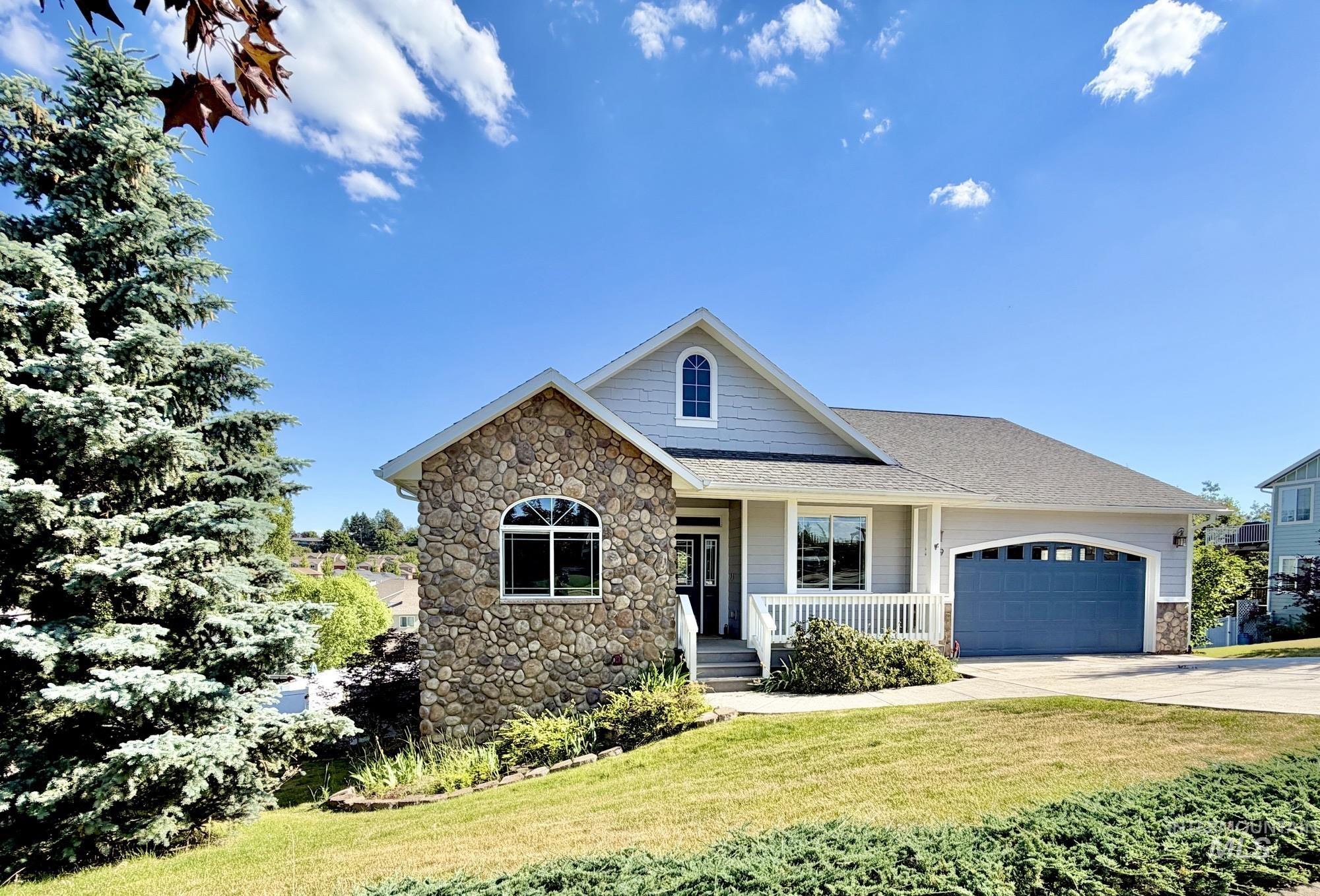 2309 Cambridge Ct., Moscow, Idaho 83843, 5 Bedrooms, 3 Bathrooms, Residential For Sale, Price $705,000,MLS 98978358