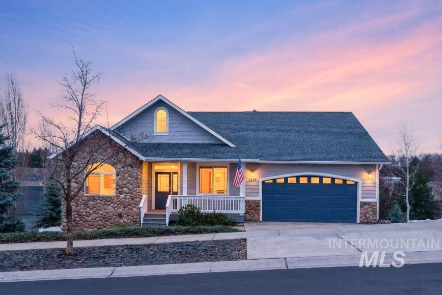 2309 Cambridge Ct., Moscow, Idaho 83843, 5 Bedrooms, 3 Bathrooms, Residential For Sale, Price $795,000,MLS 98978358