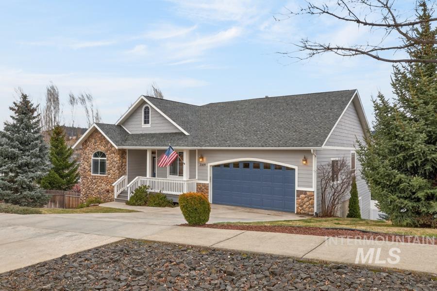 2309 Cambridge Ct., Moscow, Idaho 83843, 5 Bedrooms, 3 Bathrooms, Residential For Sale, Price $795,000,MLS 98978358