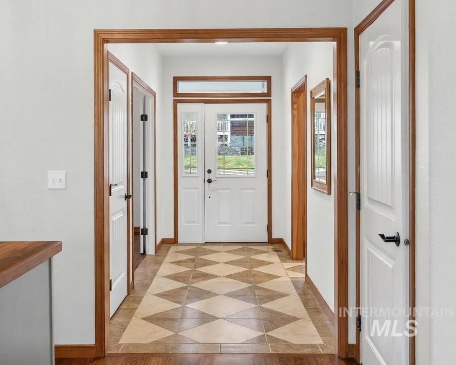 2309 Cambridge Ct., Moscow, Idaho 83843, 5 Bedrooms, 3 Bathrooms, Residential For Sale, Price $725,000,MLS 98978358