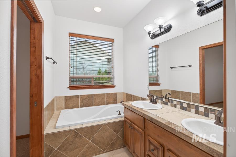 2309 Cambridge Ct., Moscow, Idaho 83843, 5 Bedrooms, 3 Bathrooms, Residential For Sale, Price $725,000,MLS 98978358