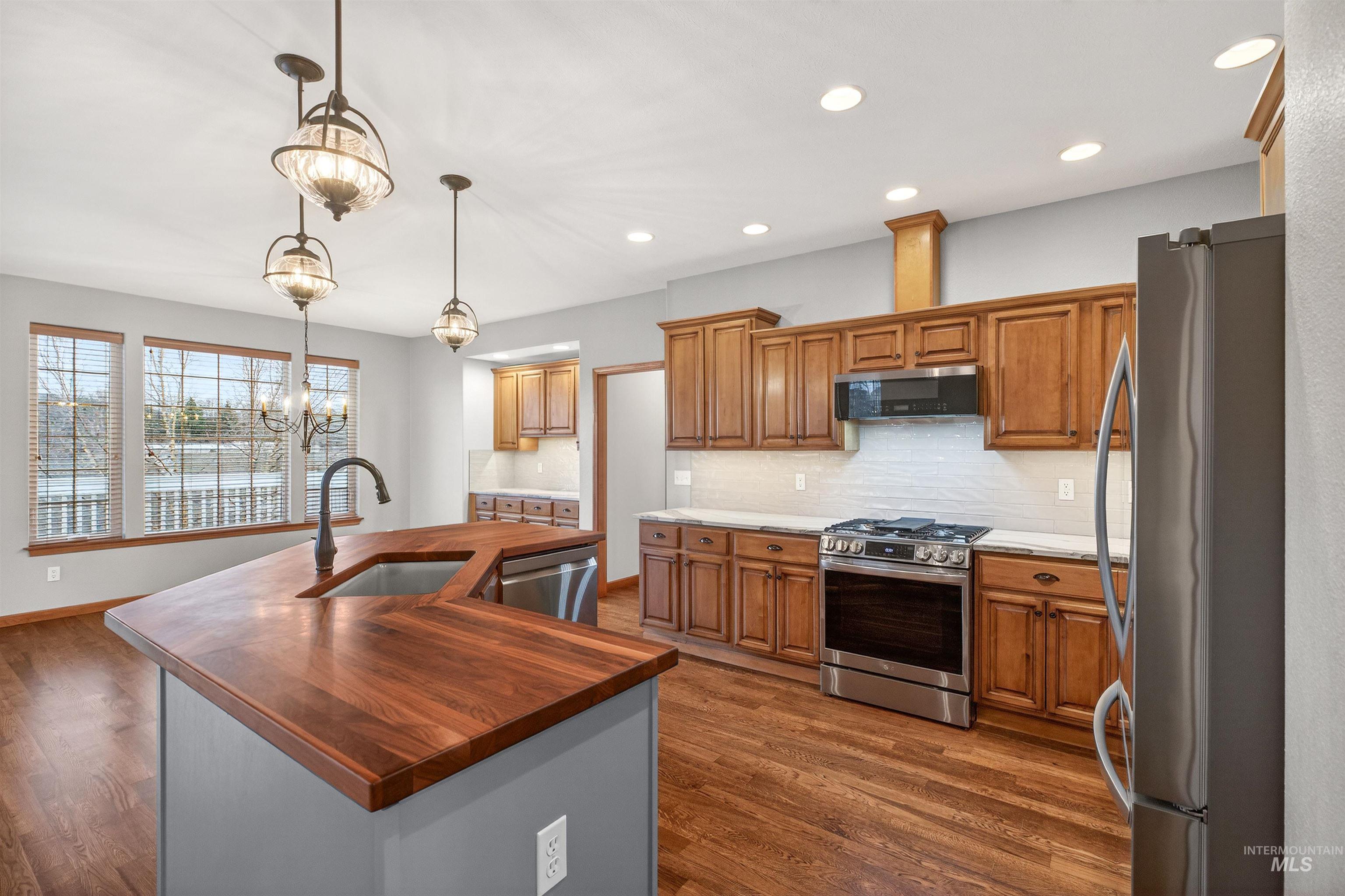 2309 Cambridge Ct., Moscow, Idaho 83843, 5 Bedrooms, 3 Bathrooms, Residential For Sale, Price $725,000,MLS 98978358