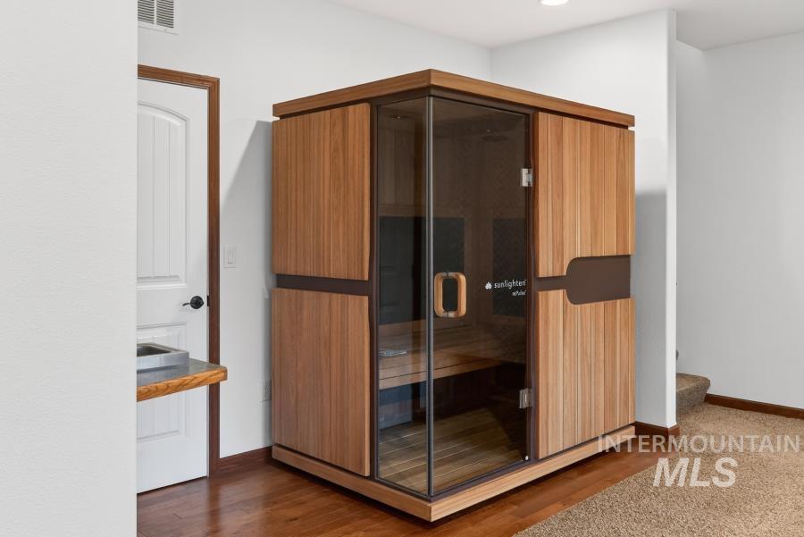 2309 Cambridge Ct., Moscow, Idaho 83843, 5 Bedrooms, 3 Bathrooms, Residential For Sale, Price $795,000,MLS 98978358