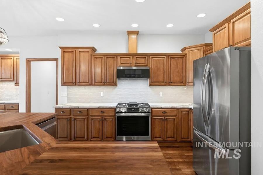 2309 Cambridge Ct., Moscow, Idaho 83843, 5 Bedrooms, 3 Bathrooms, Residential For Sale, Price $795,000,MLS 98978358