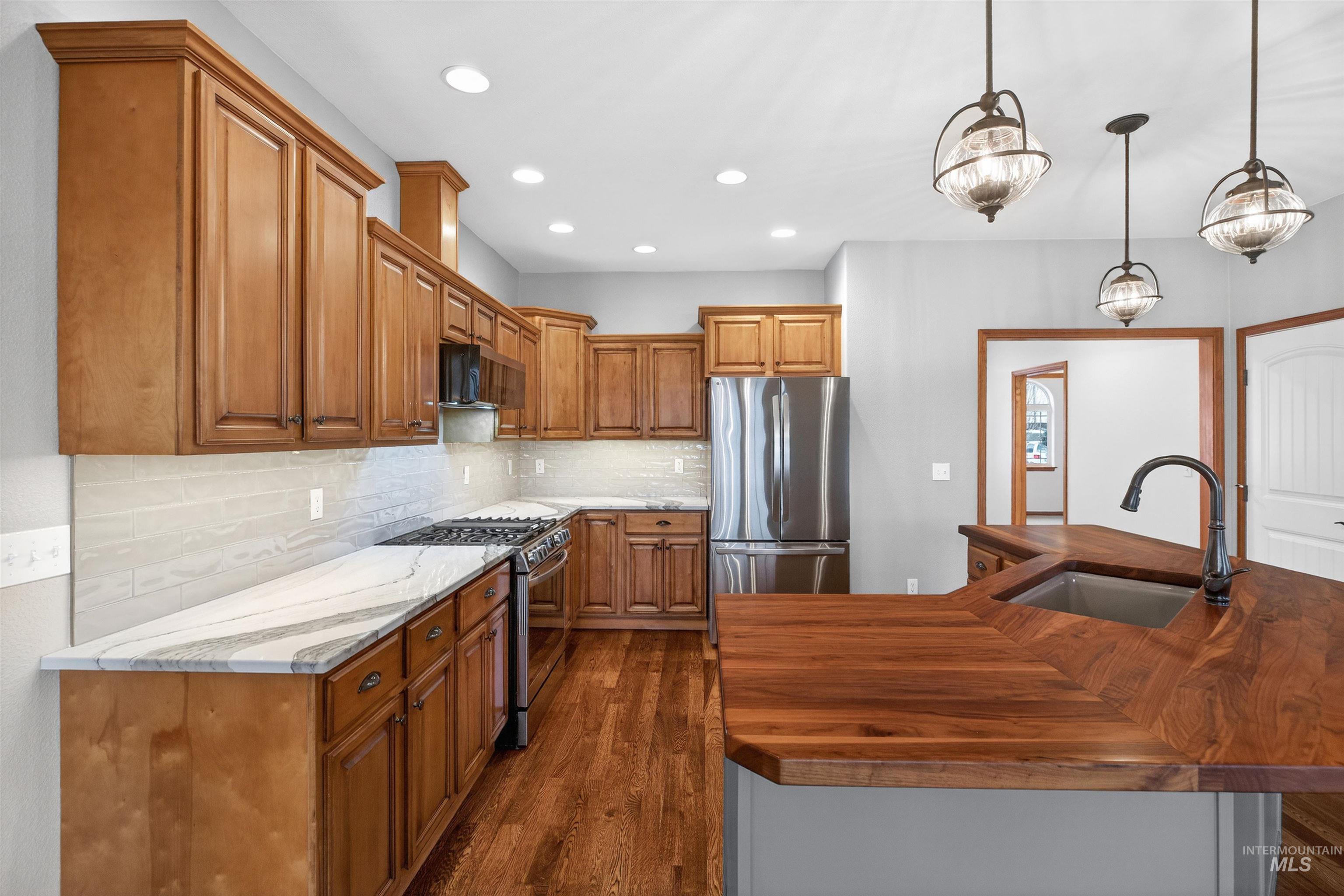 2309 Cambridge Ct., Moscow, Idaho 83843, 5 Bedrooms, 3 Bathrooms, Residential For Sale, Price $795,000,MLS 98978358