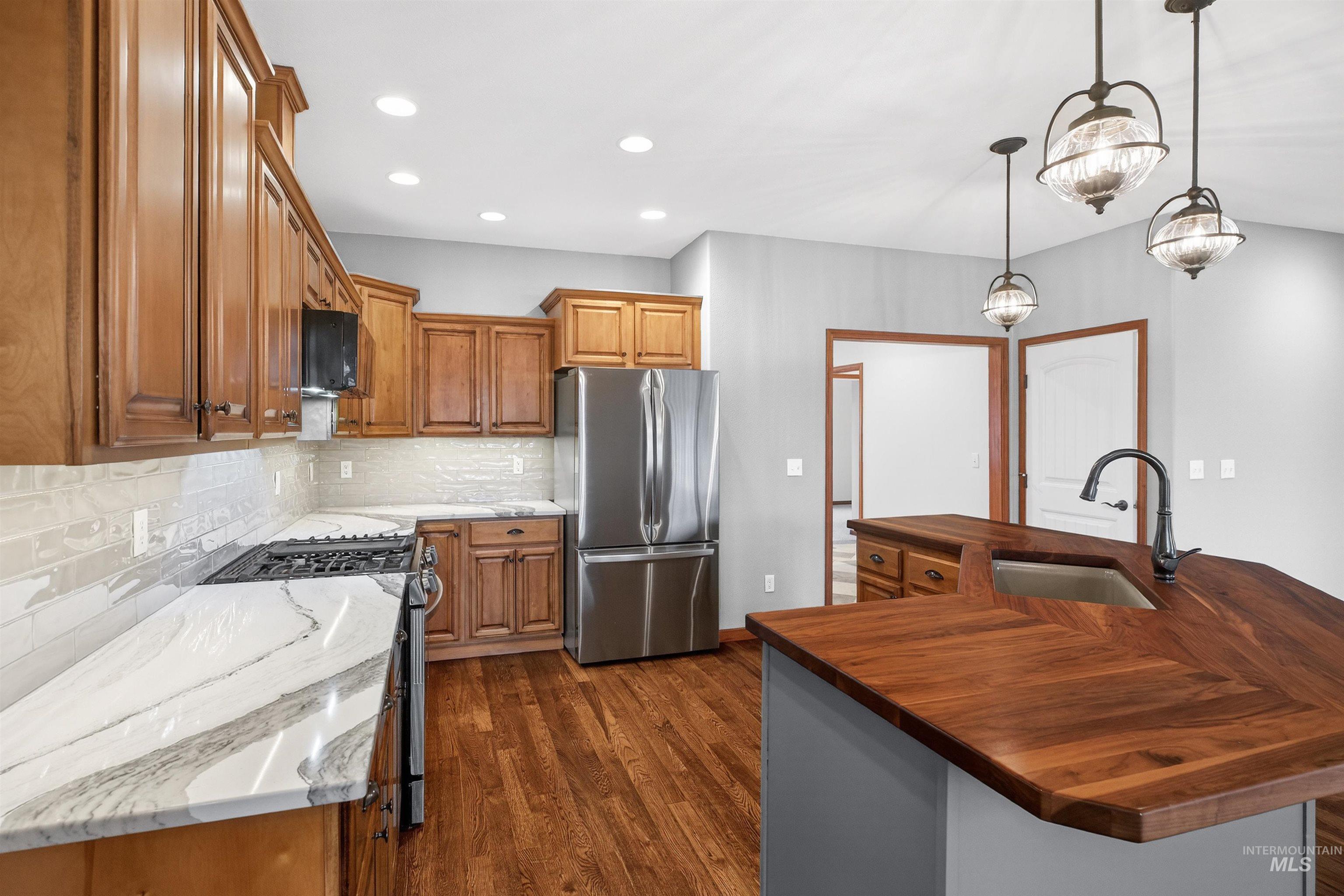2309 Cambridge Ct., Moscow, Idaho 83843, 5 Bedrooms, 3 Bathrooms, Residential For Sale, Price $725,000,MLS 98978358