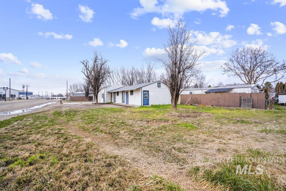 321 Southeast Ave, New Plymouth, Idaho 83655, 4 Bedrooms, 1 Bathroom, Residential For Sale, Price $188,000,MLS 98978361