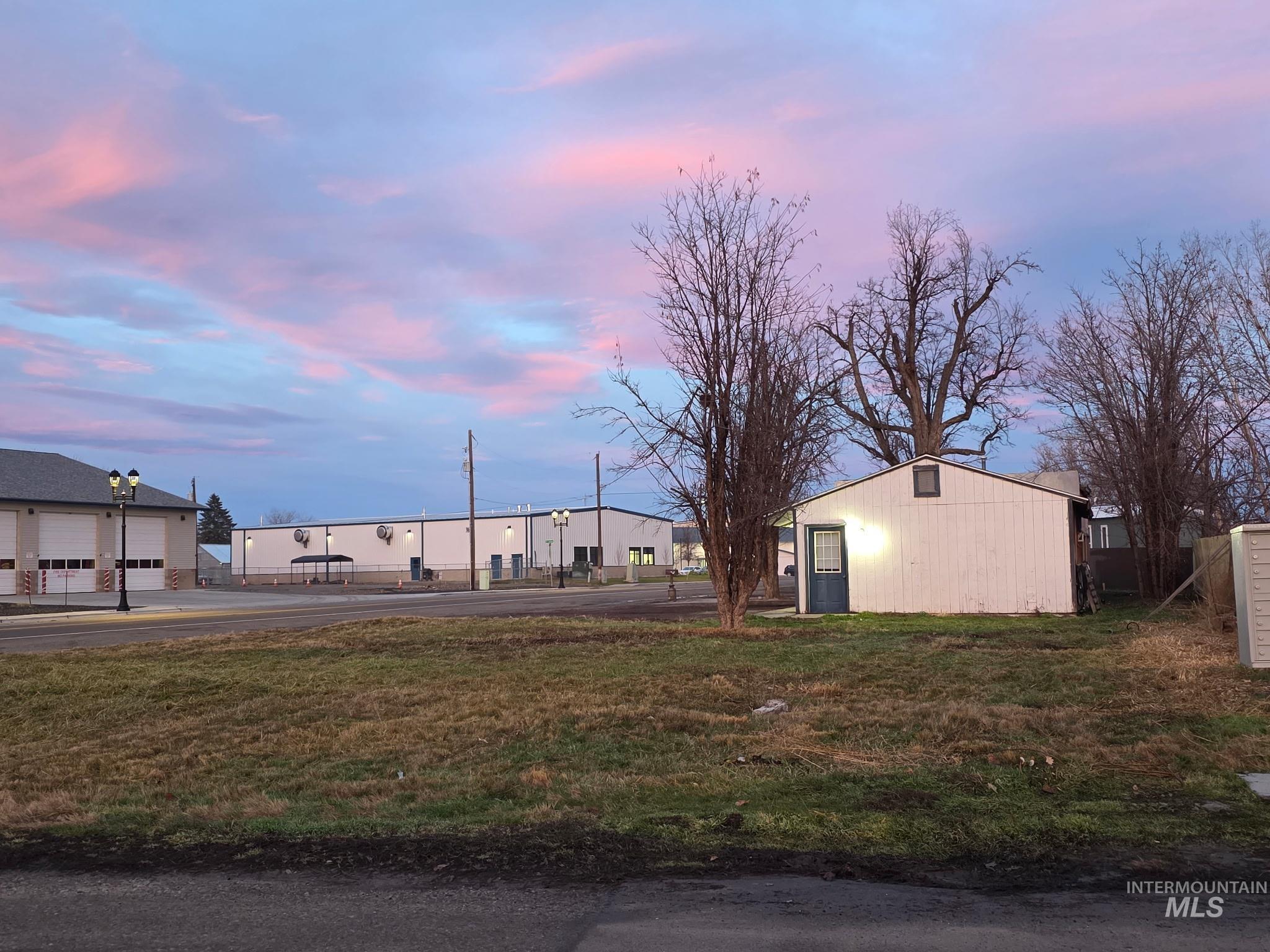 321 Southeast Ave, New Plymouth, Idaho 83655, 4 Bedrooms, 1 Bathroom, Residential For Sale, Price $188,000,MLS 98978361