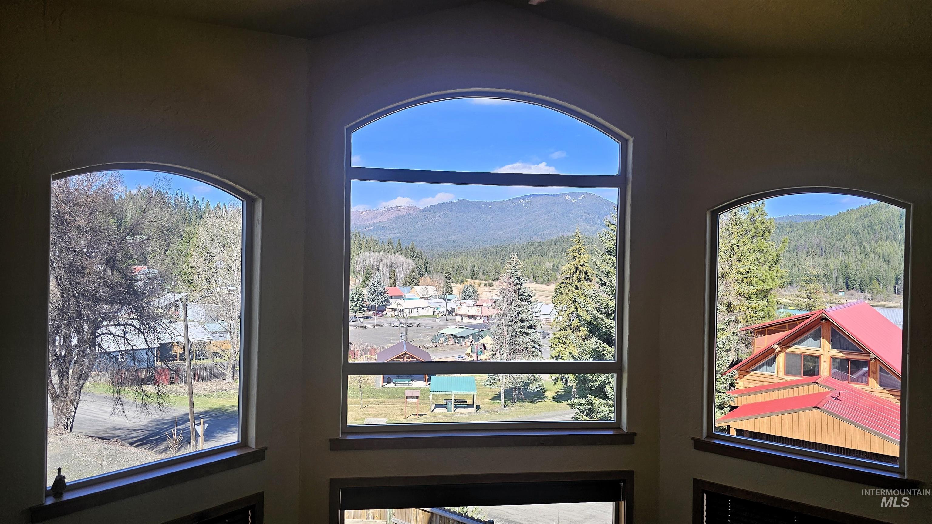 204 S 2nd St, Elk River, Idaho 83827, 3 Bedrooms, 3 Bathrooms, Residential For Sale, Price $675,000, 98978369