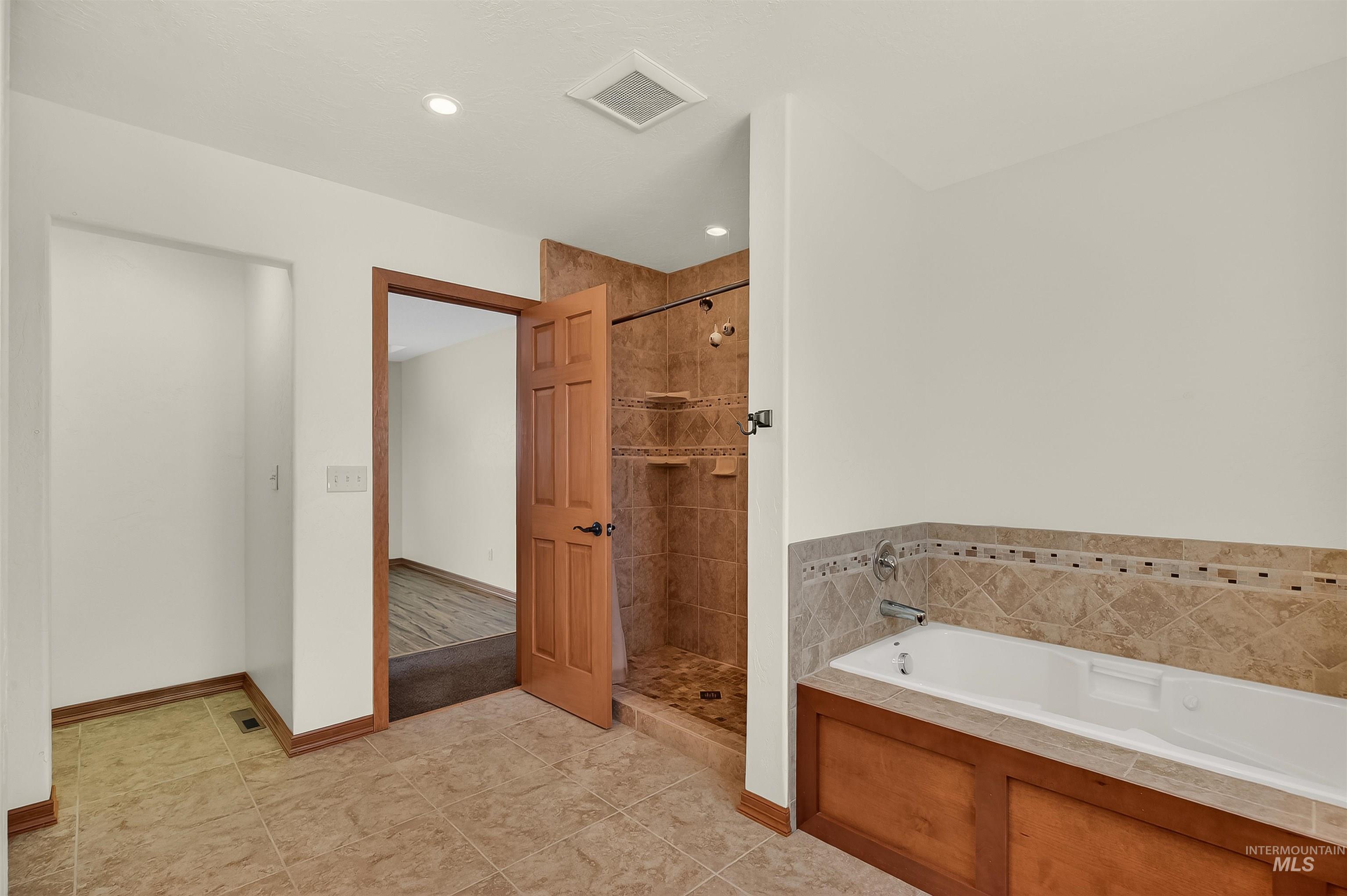 204 S 2nd St, Elk River, Idaho 83827, 3 Bedrooms, 3 Bathrooms, Residential For Sale, Price $675,000,MLS 98978369