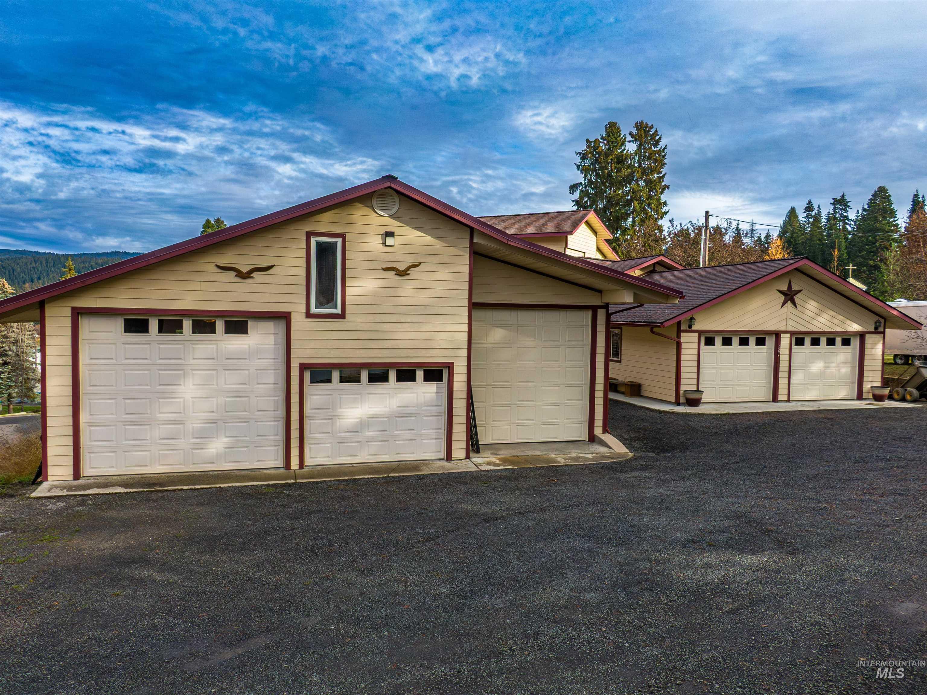 204 S 2nd St, Elk River, Idaho 83827, 3 Bedrooms, 3 Bathrooms, Residential For Sale, Price $675,000, 98978369