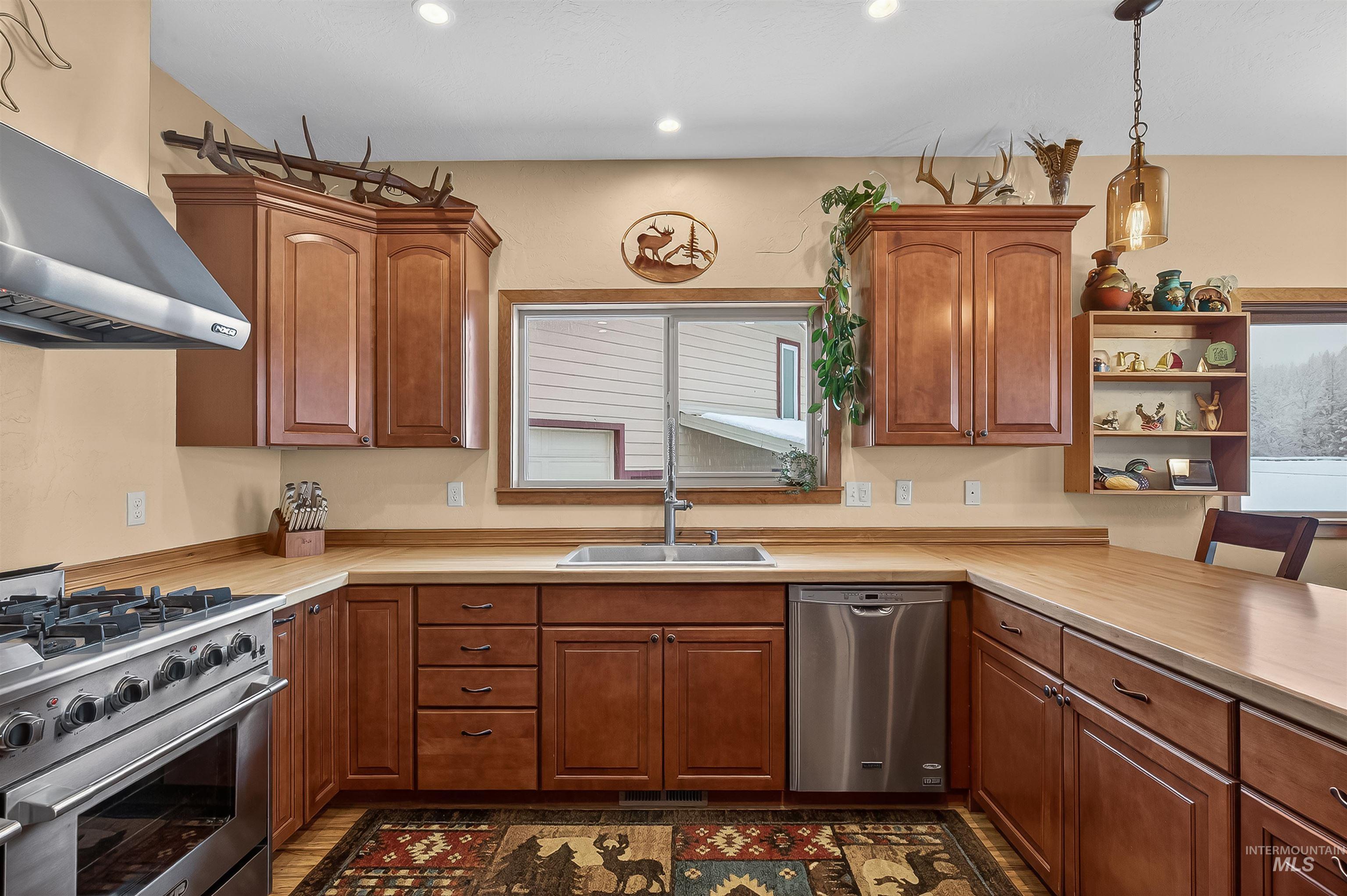 204 S 2nd St, Elk River, Idaho 83827, 3 Bedrooms, 3 Bathrooms, Residential For Sale, Price $675,000, 98978369