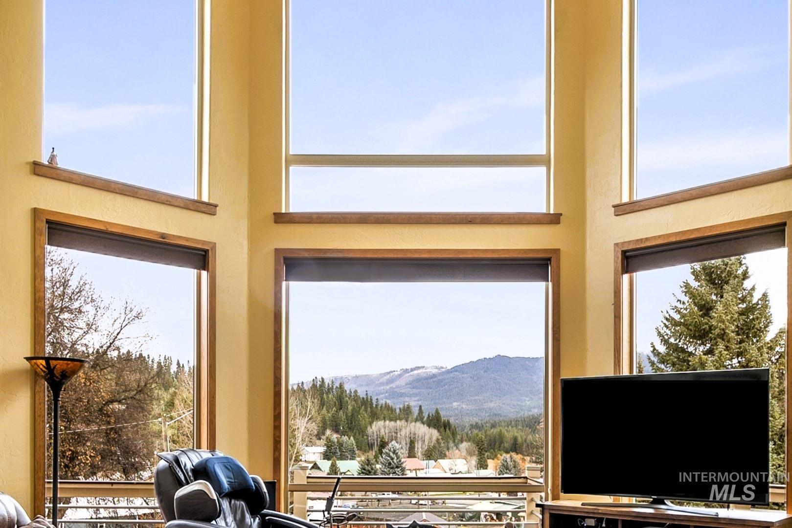 204 S 2nd St, Elk River, Idaho 83827, 3 Bedrooms, 3 Bathrooms, Residential For Sale, Price $675,000,MLS 98978369