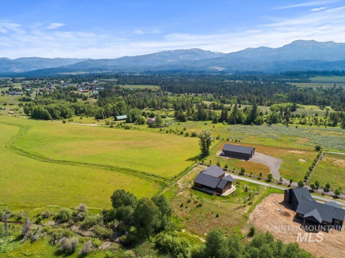 13917 Sky View Court, McCall, Idaho 83638, 3 Bedrooms, 2.5 Bathrooms, Residential For Sale, Price $1,248,500,MLS 98978370