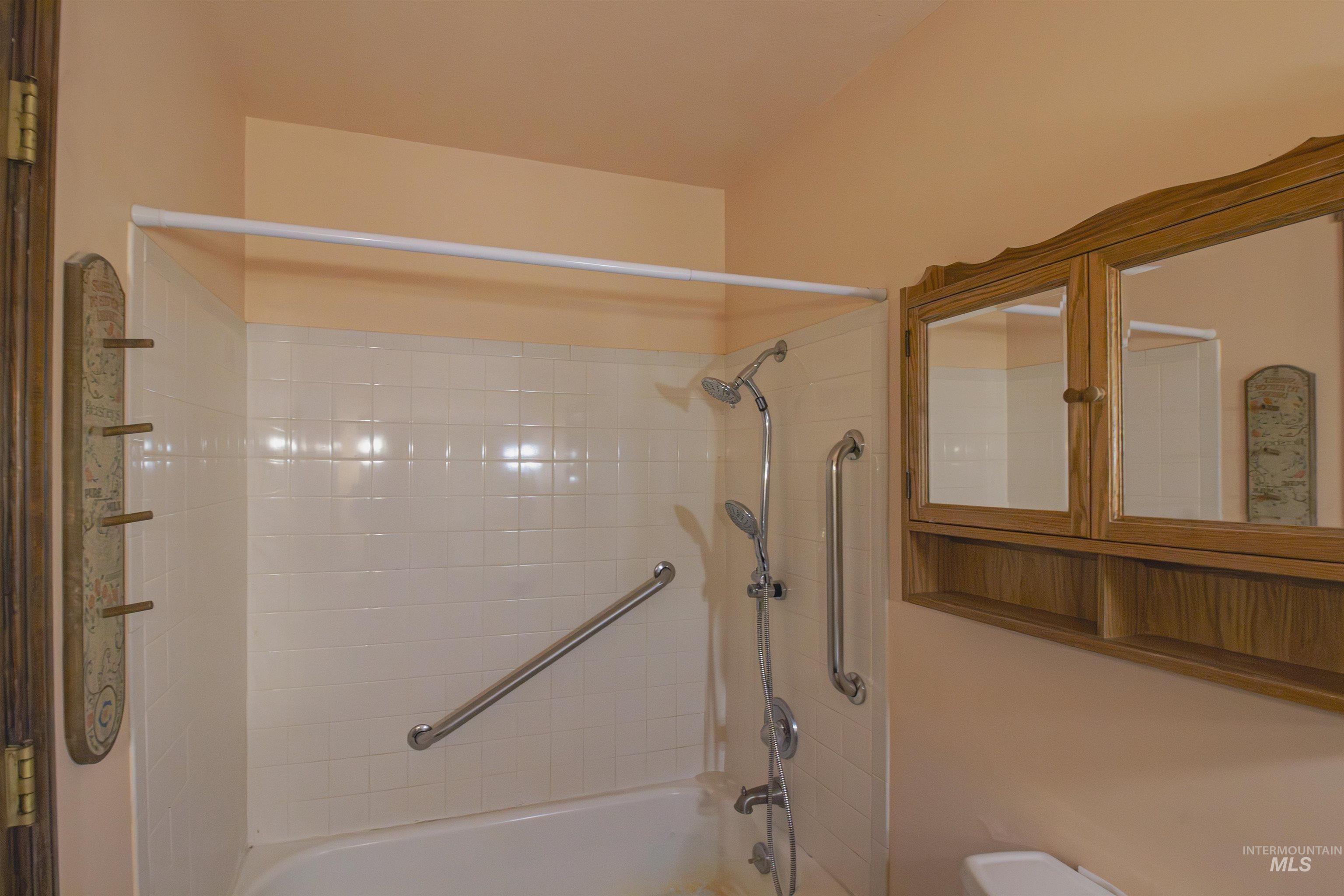 2465 Center Avenue, Payette, Idaho 83661, 4 Bedrooms, 3 Bathrooms, Residential For Sale, Price $569,900,MLS 98978373