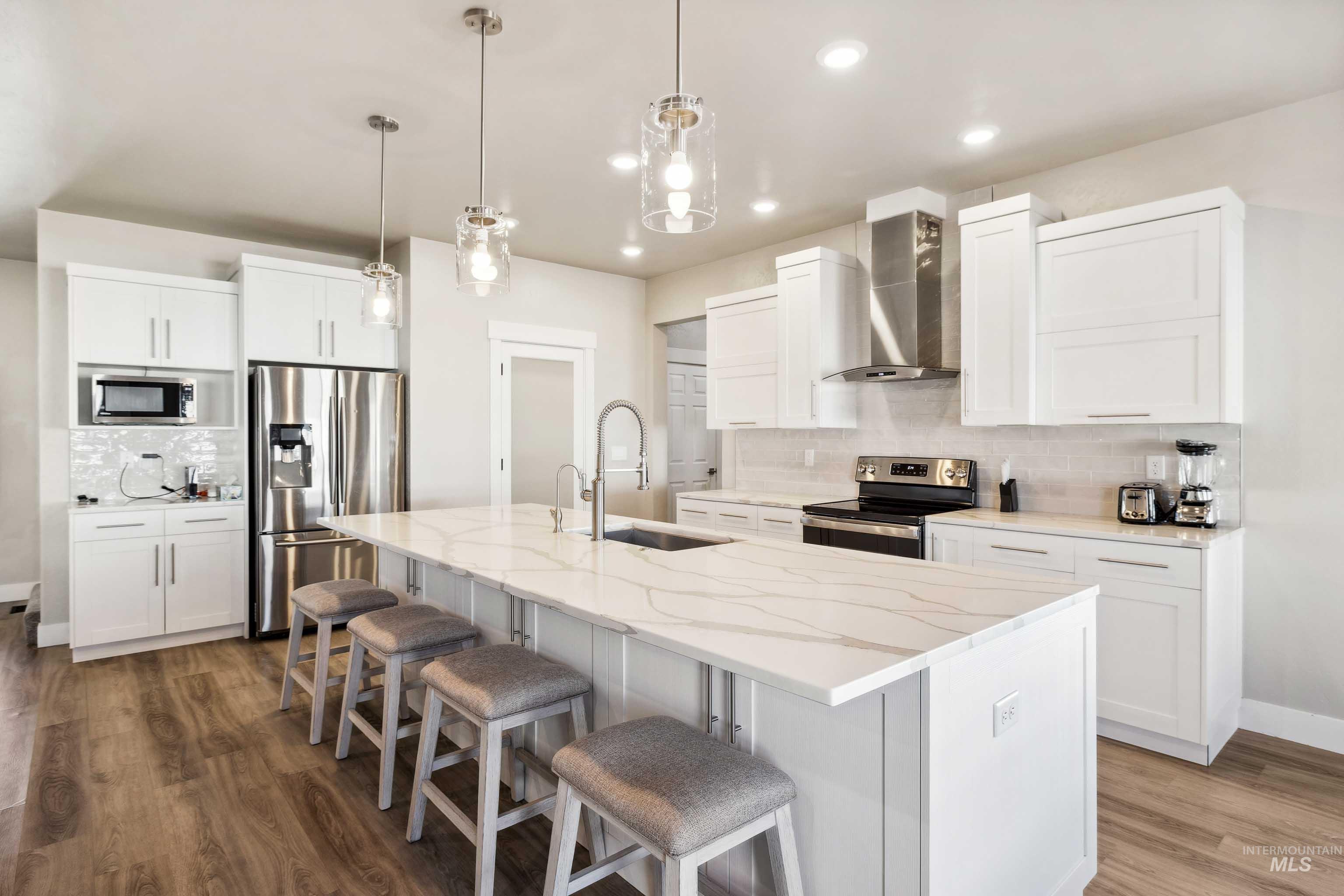 704 Midnight Sun Loop, Twin Falls, Idaho 83301, 4 Bedrooms, 2.5 Bathrooms, Residential For Sale, Price $564,900,MLS 98978374