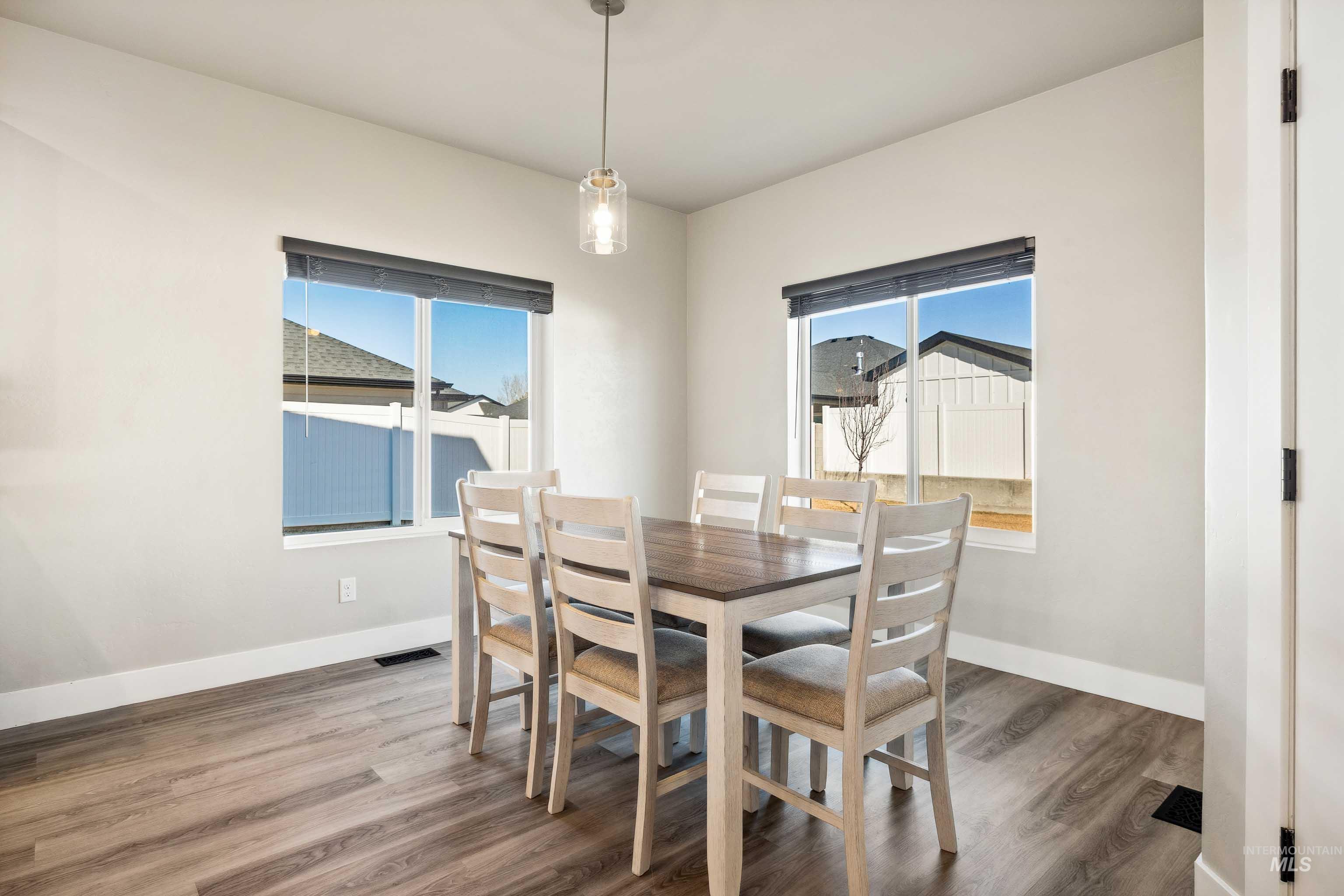 704 Midnight Sun Loop, Twin Falls, Idaho 83301, 4 Bedrooms, 2.5 Bathrooms, Residential For Sale, Price $564,900,MLS 98978374