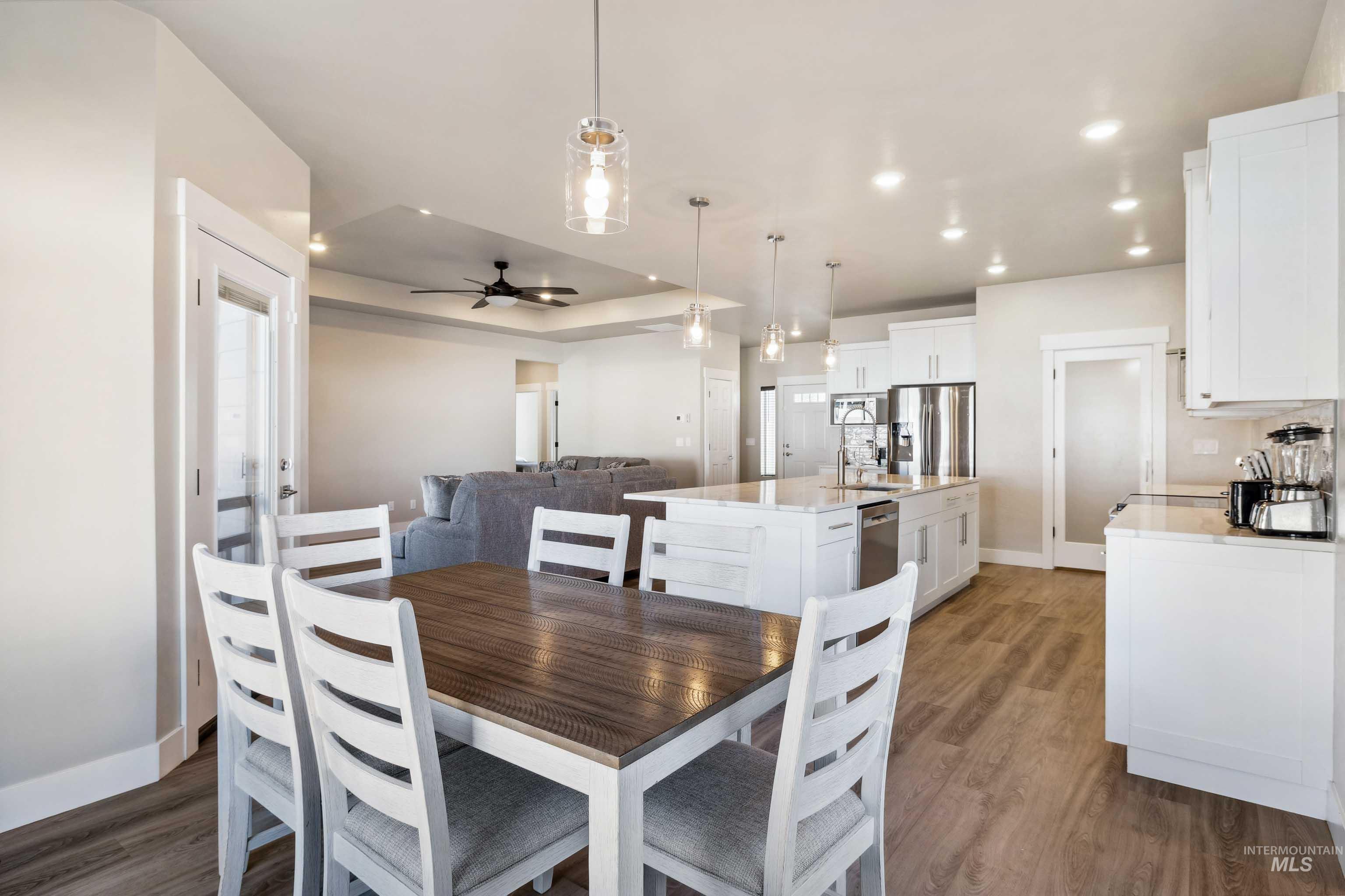 704 Midnight Sun Loop, Twin Falls, Idaho 83301, 4 Bedrooms, 2.5 Bathrooms, Residential For Sale, Price $564,900,MLS 98978374