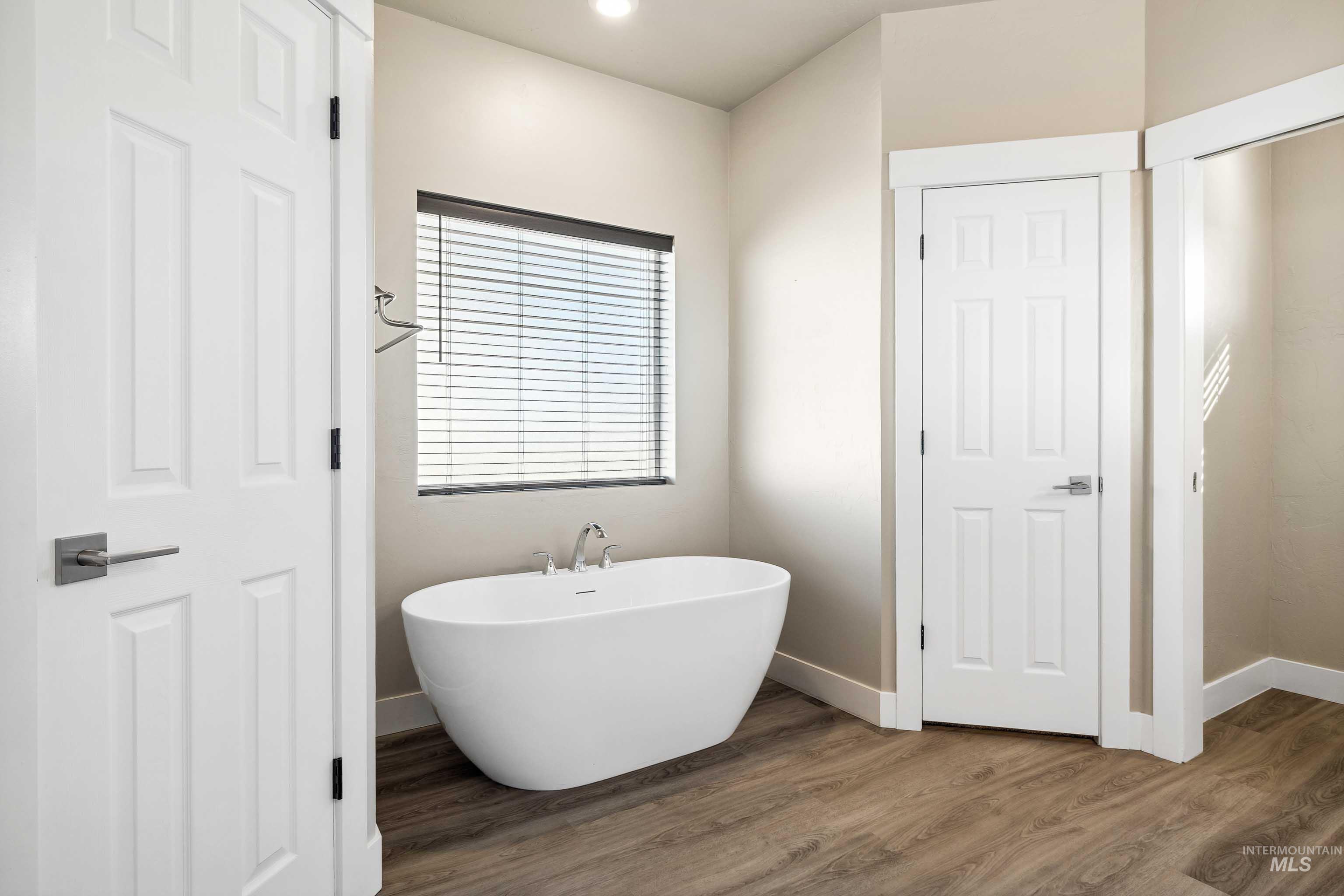 704 Midnight Sun Loop, Twin Falls, Idaho 83301, 4 Bedrooms, 2.5 Bathrooms, Residential For Sale, Price $564,900,MLS 98978374