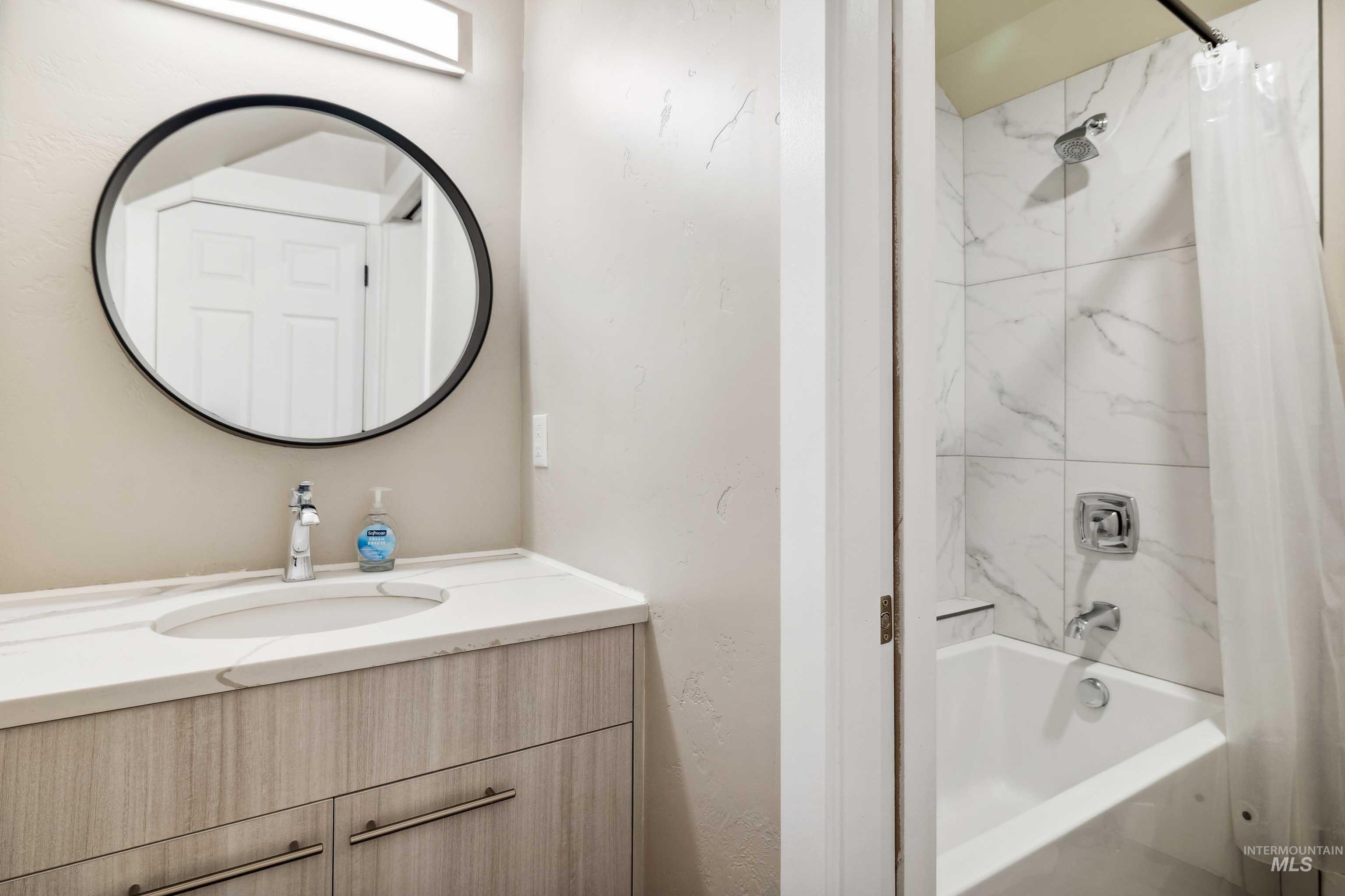 704 Midnight Sun Loop, Twin Falls, Idaho 83301, 4 Bedrooms, 2.5 Bathrooms, Residential For Sale, Price $564,900,MLS 98978374