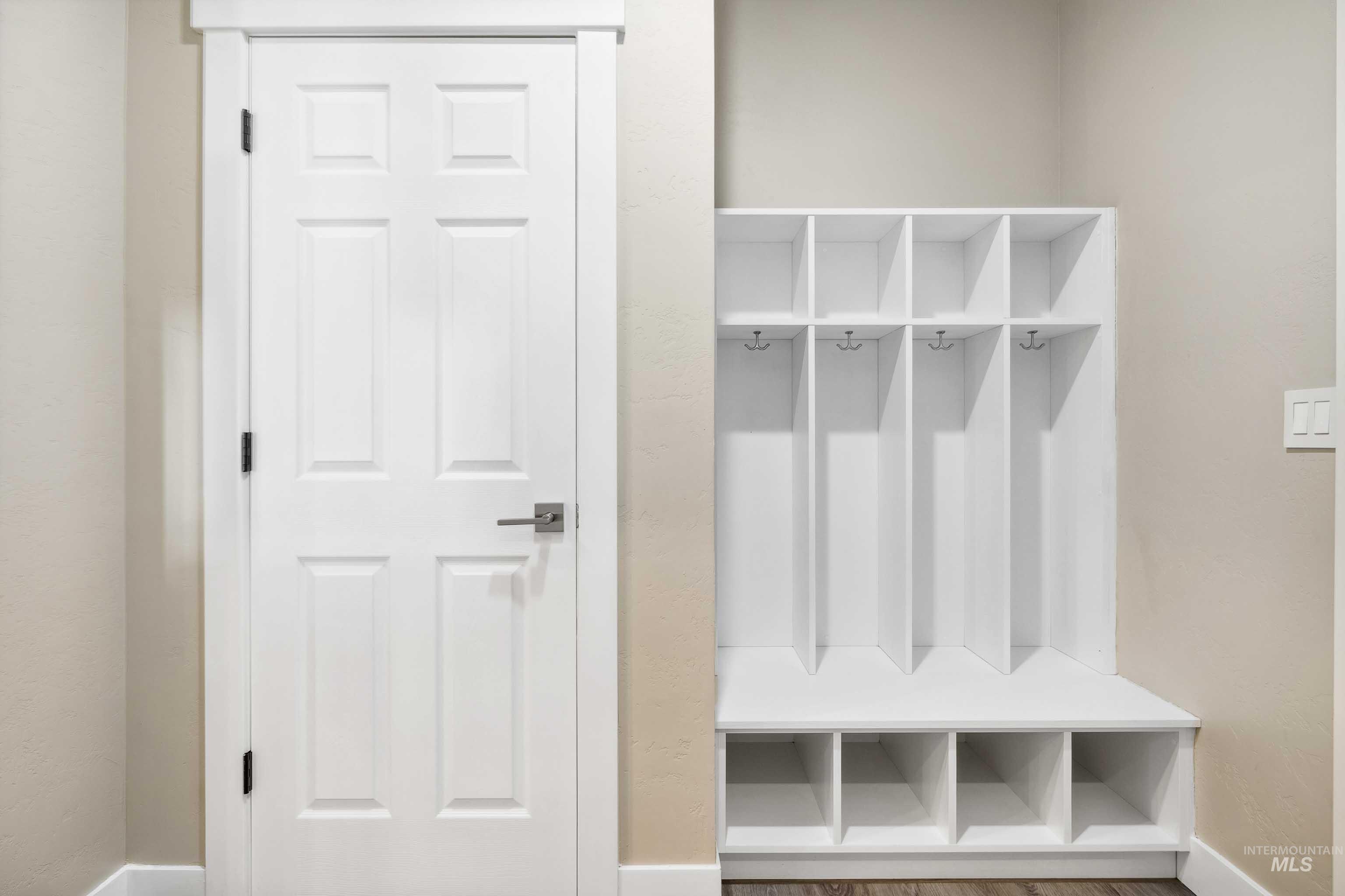 704 Midnight Sun Loop, Twin Falls, Idaho 83301, 4 Bedrooms, 2.5 Bathrooms, Residential For Sale, Price $564,900,MLS 98978374