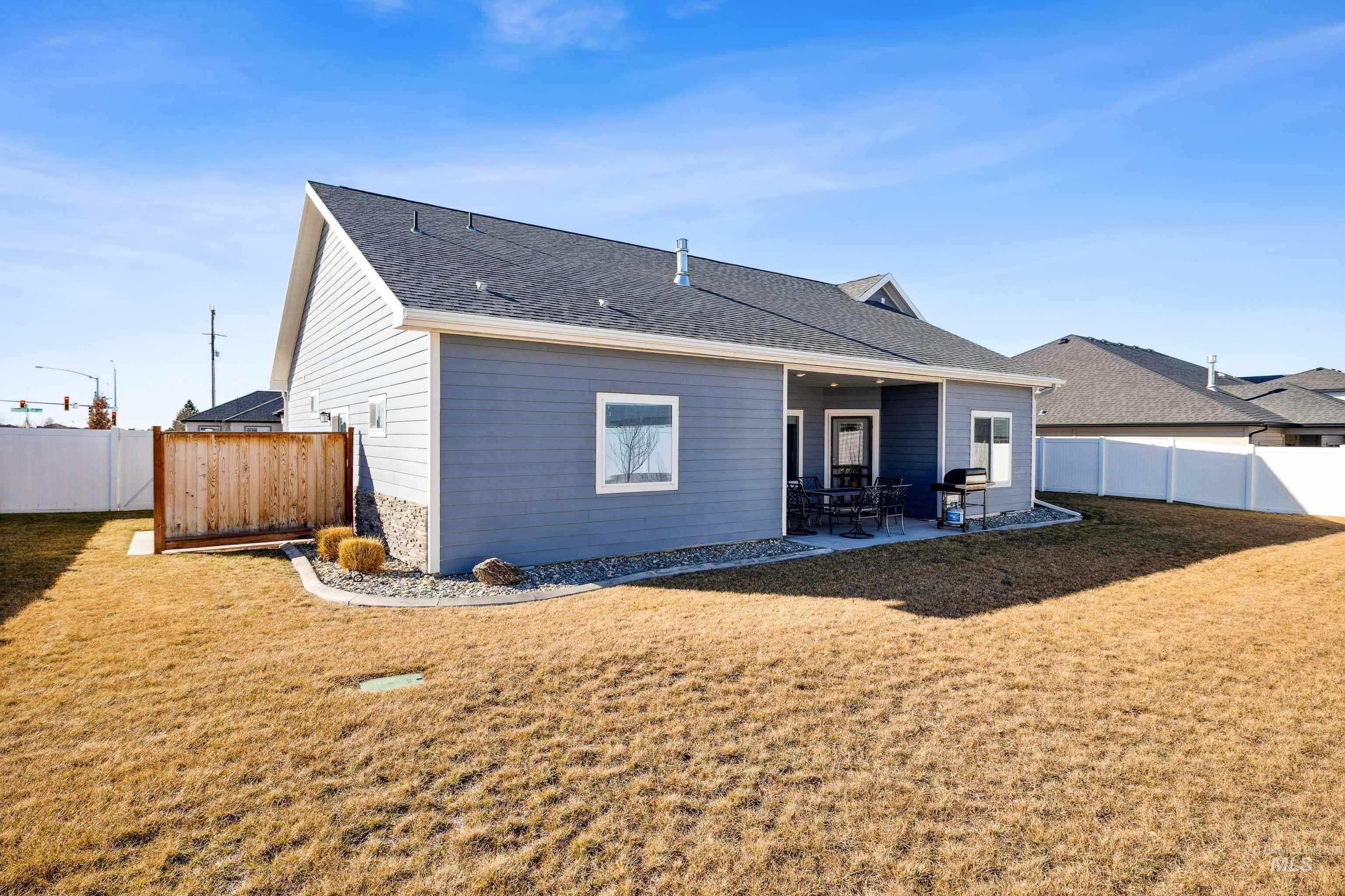 704 Midnight Sun Loop, Twin Falls, Idaho 83301, 4 Bedrooms, 2.5 Bathrooms, Residential For Sale, Price $564,900,MLS 98978374
