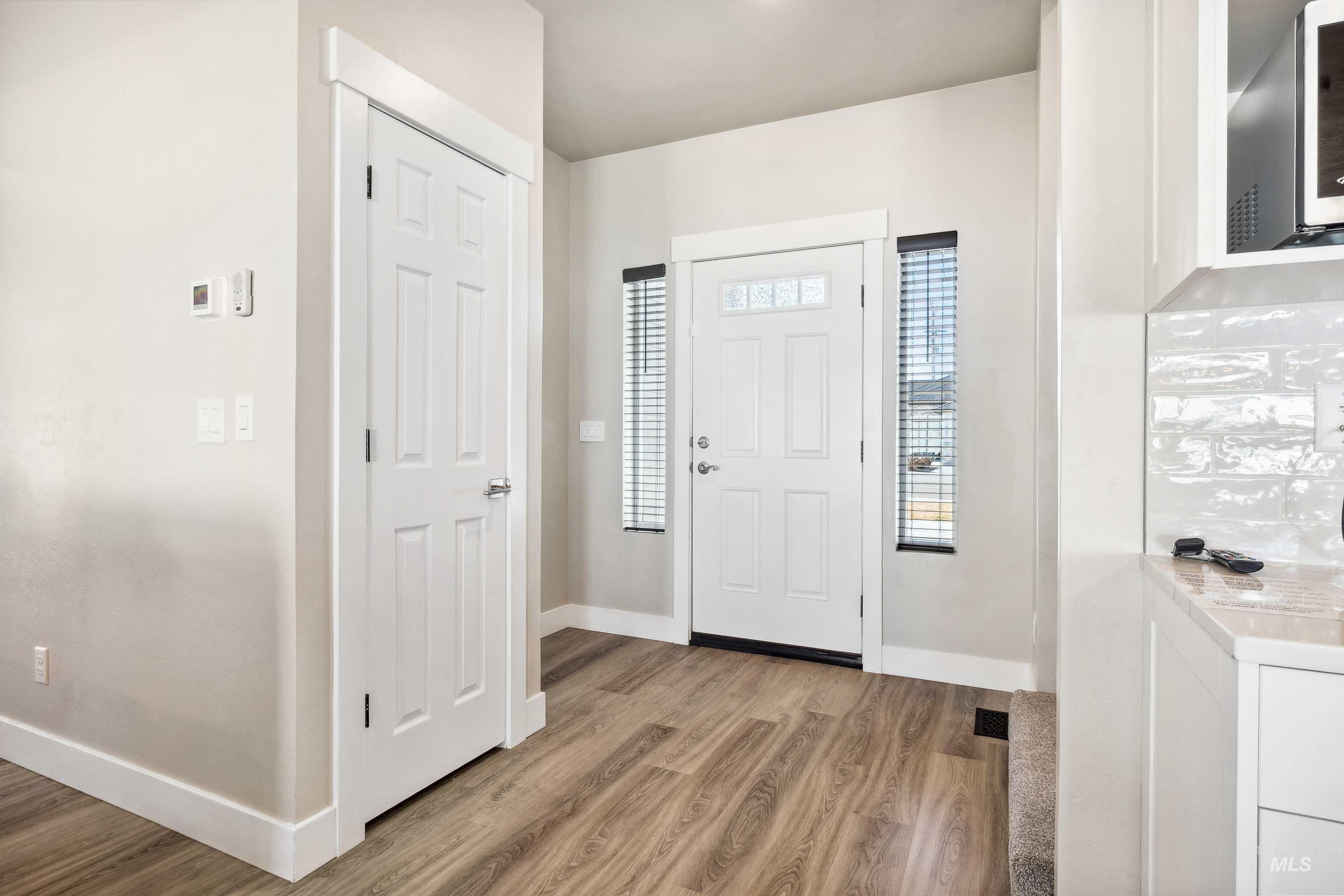 704 Midnight Sun Loop, Twin Falls, Idaho 83301, 4 Bedrooms, 2.5 Bathrooms, Residential For Sale, Price $564,900,MLS 98978374