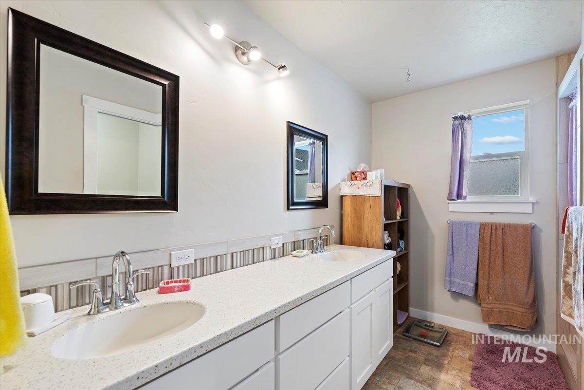 2570 Driftwood Pl, Payette, Idaho 83661, 3 Bedrooms, 2 Bathrooms, Residential For Sale, Price $369,000,MLS 98978376