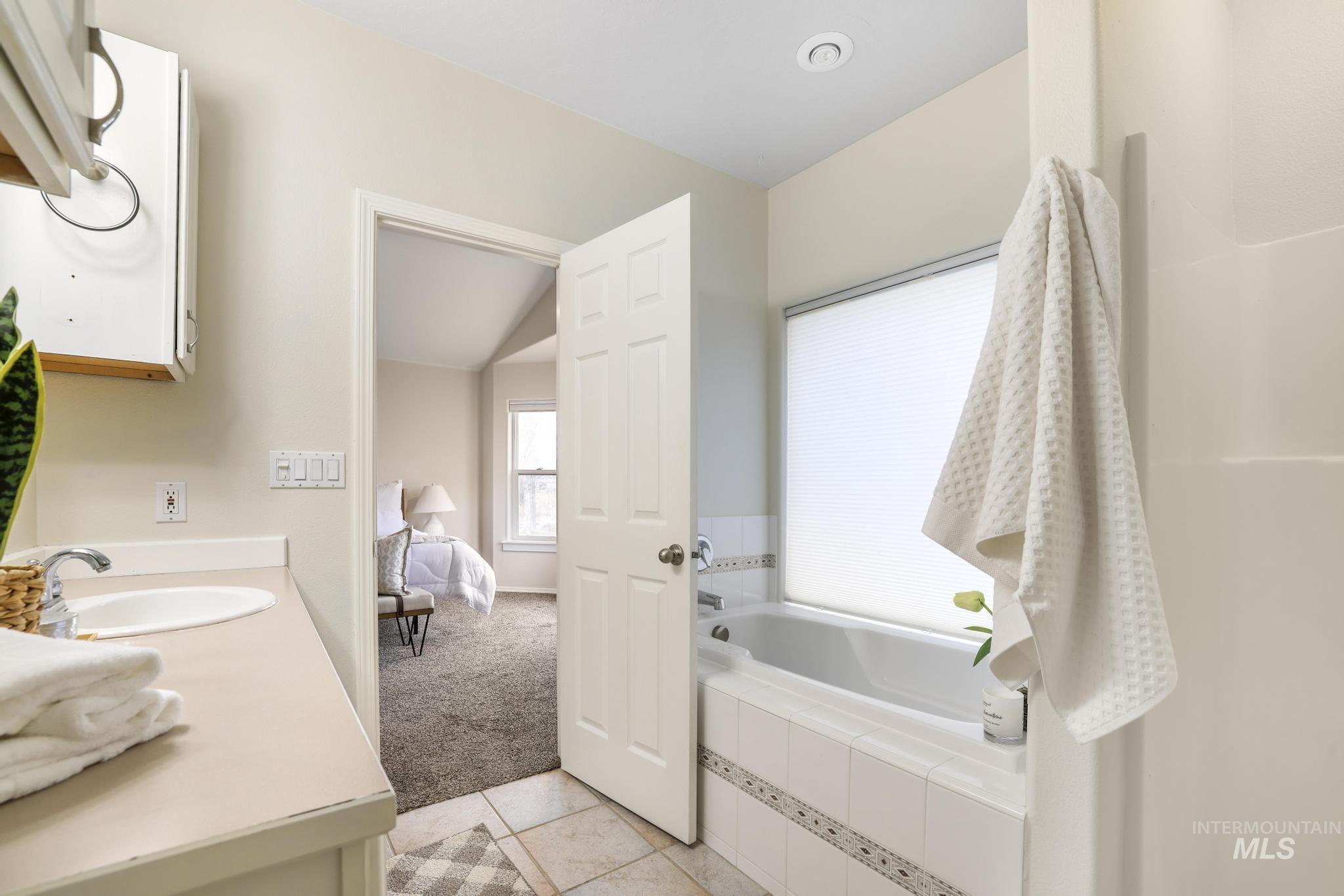 2560 Spruceridge Cir, Twin Falls, Idaho 83301, 4 Bedrooms, 2 Bathrooms, Residential For Sale, Price $675,000,MLS 98978377