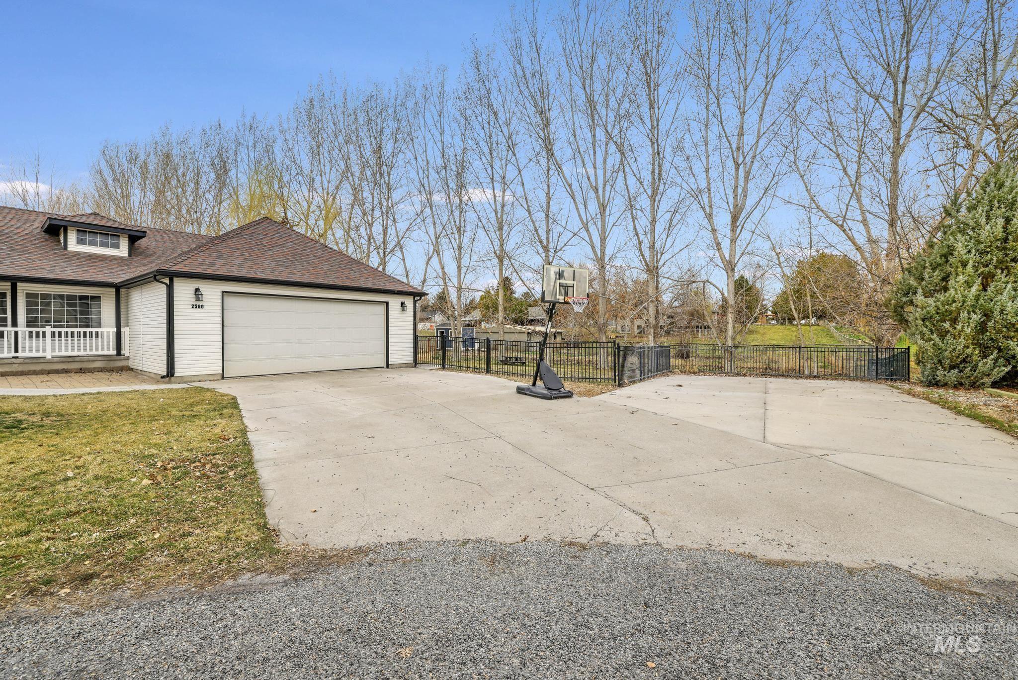 2560 Spruceridge Cir, Twin Falls, Idaho 83301, 4 Bedrooms, 2 Bathrooms, Residential For Sale, Price $675,000,MLS 98978377