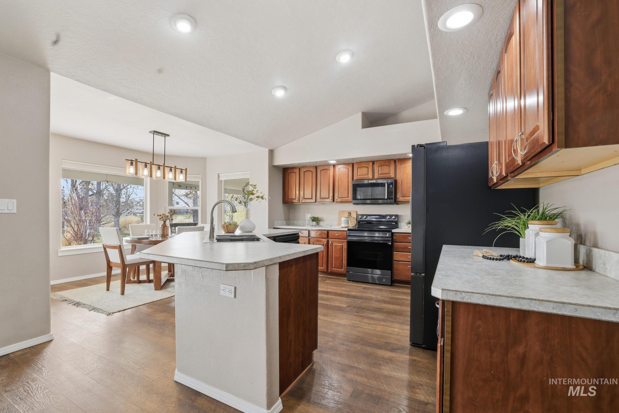 2560 Spruceridge Cir, Twin Falls, Idaho 83301, 4 Bedrooms, 2 Bathrooms, Residential For Sale, Price $675,000,MLS 98978377