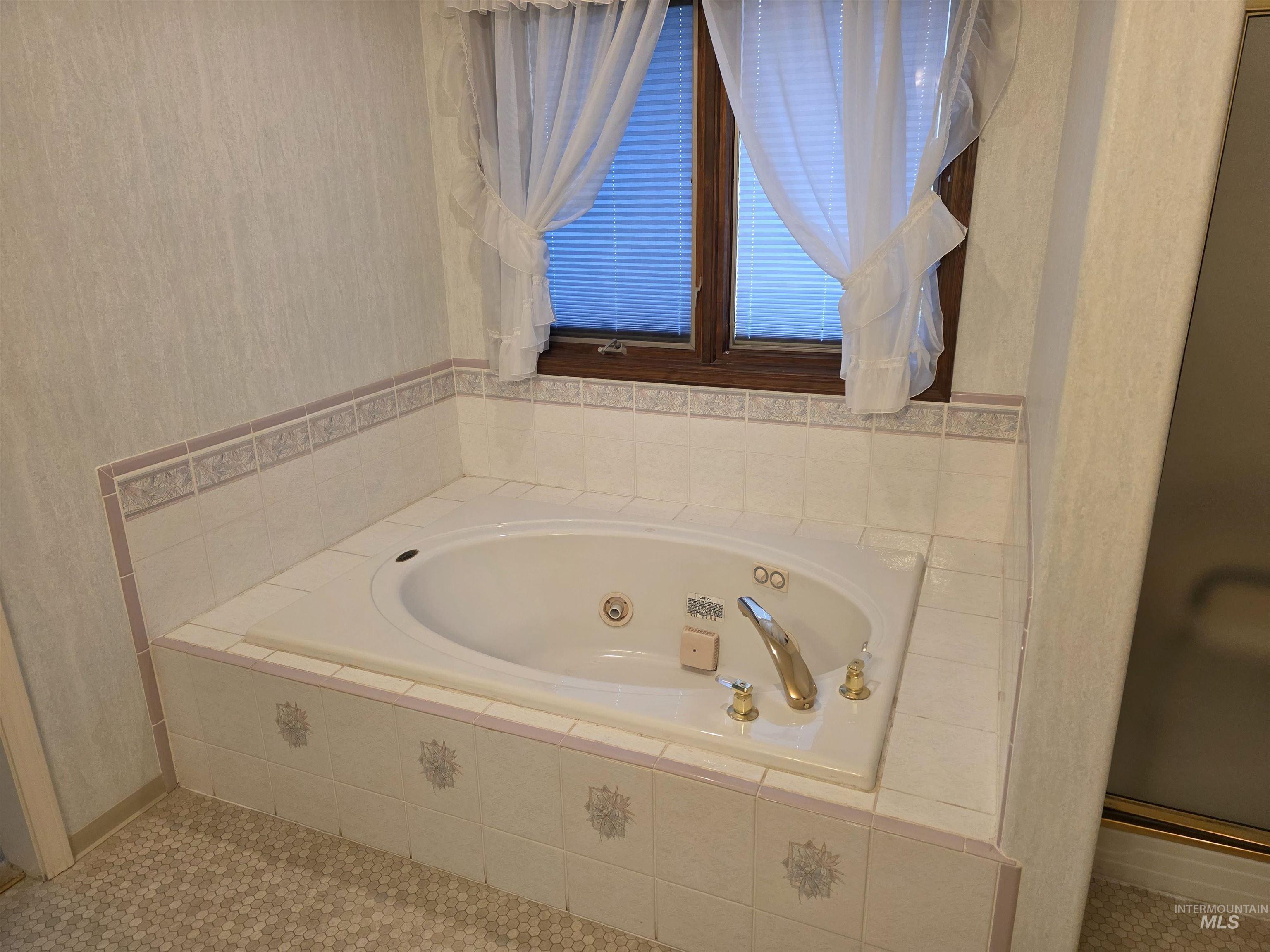 2530 Valleyview Drive, Clarkston, Washington 99403, 4 Bedrooms, 3 Bathrooms, Residential For Sale, Price $749,000, 98978379