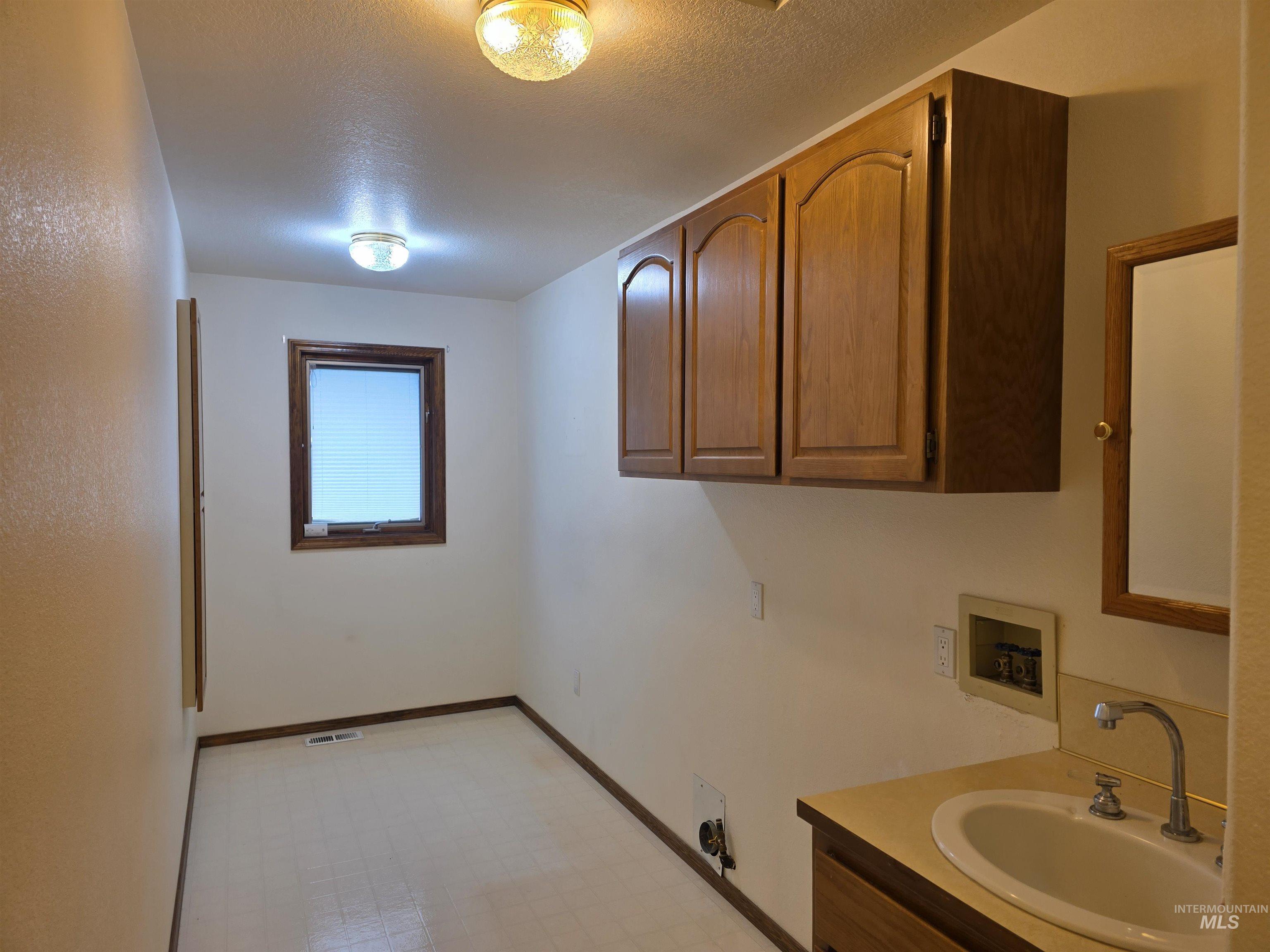 2530 Valleyview Drive, Clarkston, Washington 99403, 4 Bedrooms, 3 Bathrooms, Residential For Sale, Price $749,000, 98978379