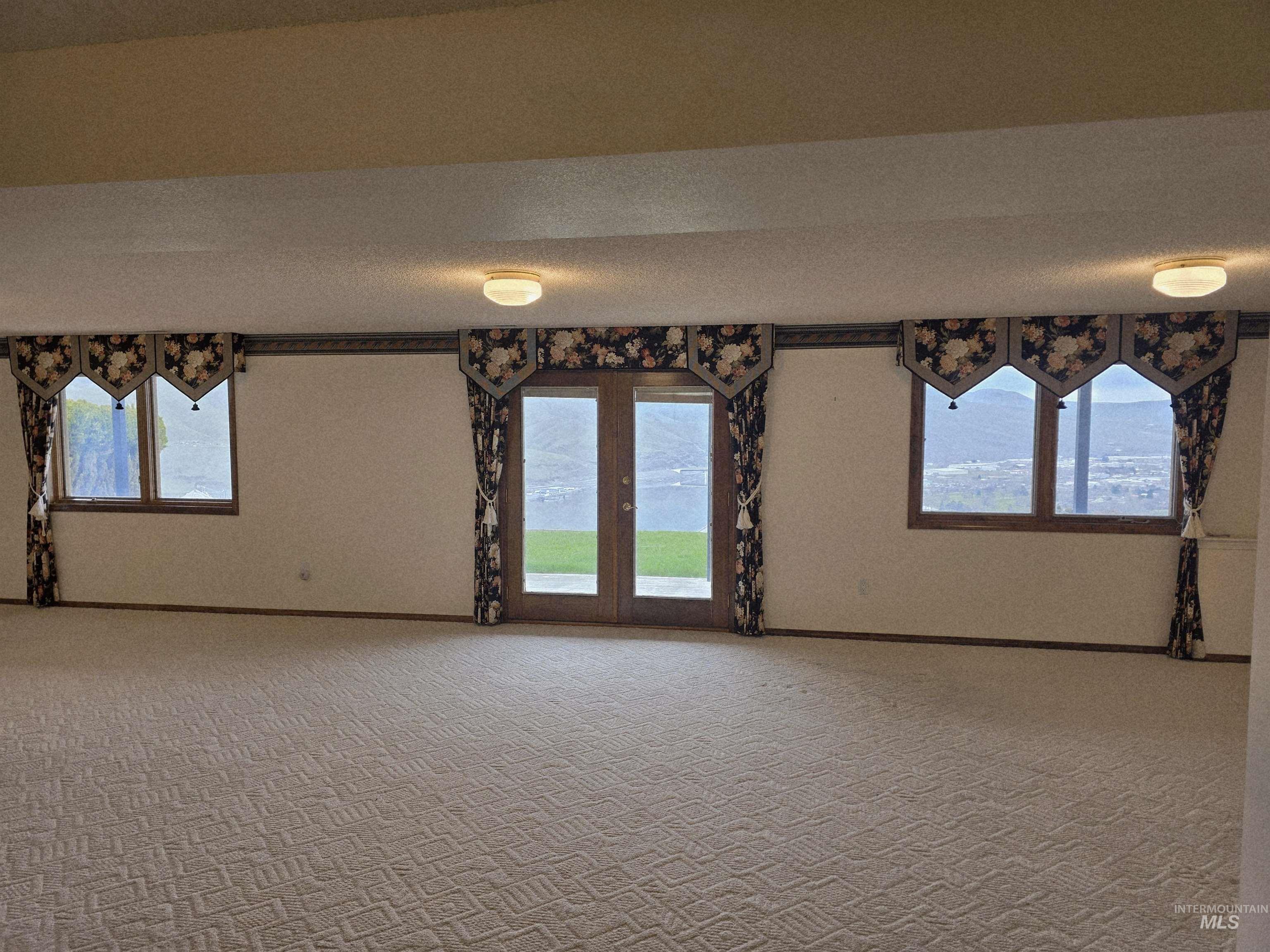 2530 Valleyview Drive, Clarkston, Washington 99403, 4 Bedrooms, 3 Bathrooms, Residential For Sale, Price $749,000,MLS 98978379