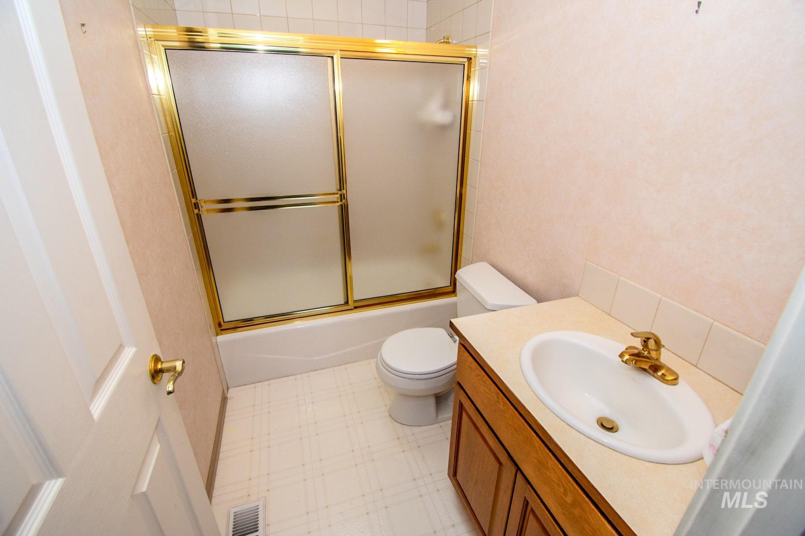 2530 Valleyview Drive, Clarkston, Washington 99403, 4 Bedrooms, 3 Bathrooms, Residential For Sale, Price $749,000, 98978379