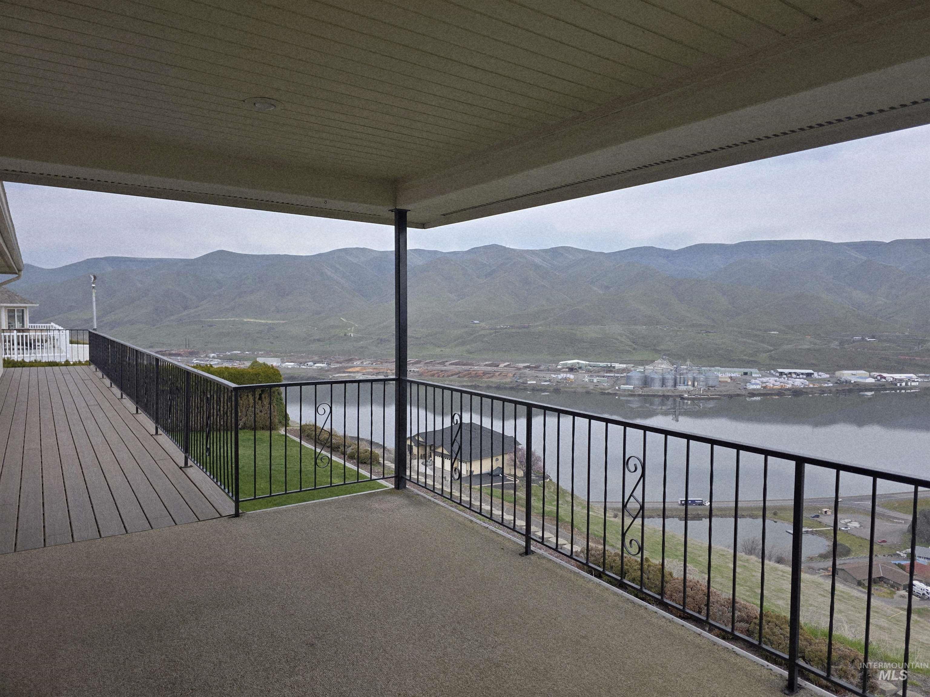 2530 Valleyview Drive, Clarkston, Washington 99403, 4 Bedrooms, 3 Bathrooms, Residential For Sale, Price $749,000, 98978379