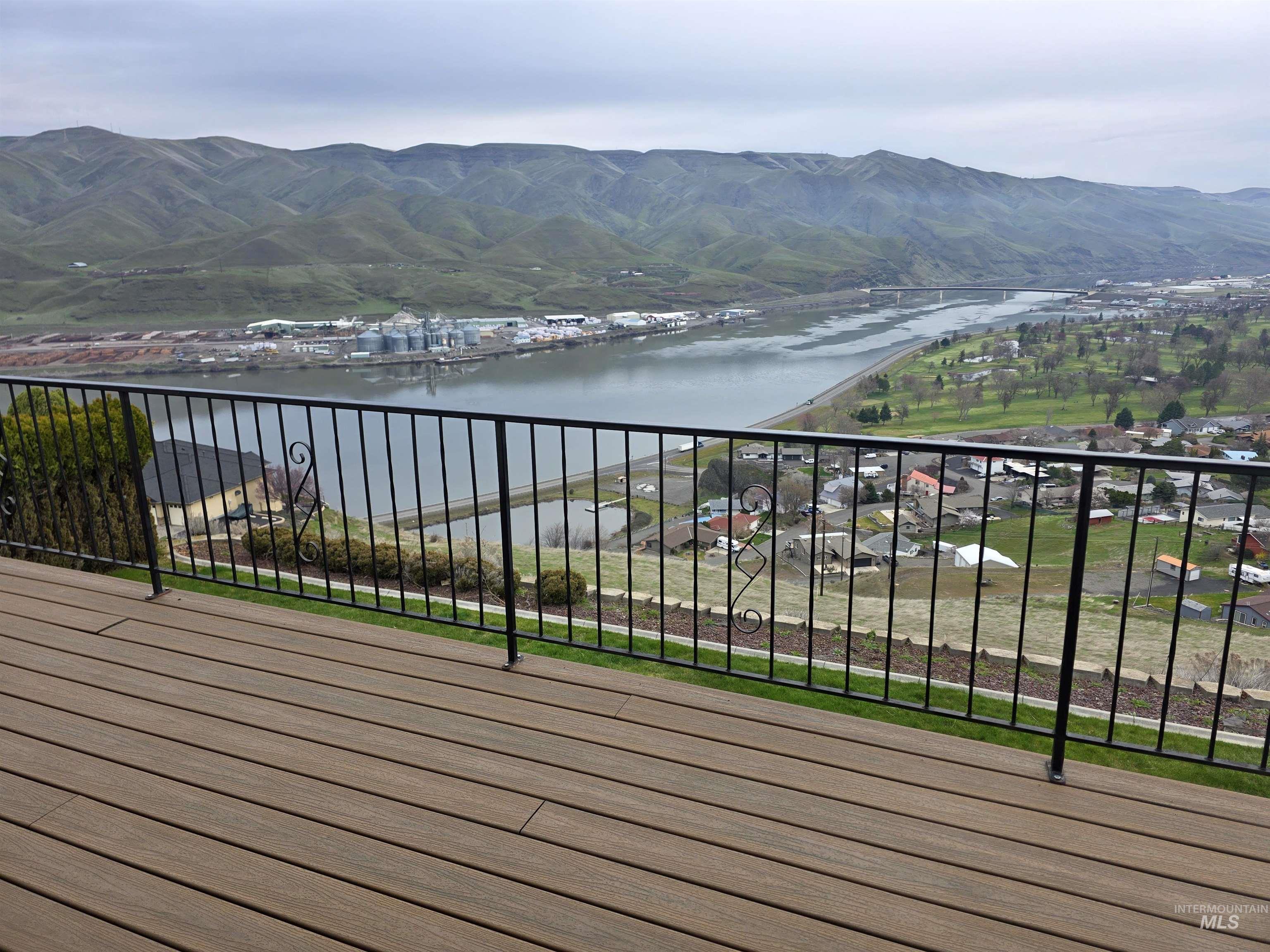 2530 Valleyview Drive, Clarkston, Washington 99403, 4 Bedrooms, 3 Bathrooms, Residential For Sale, Price $749,000, 98978379