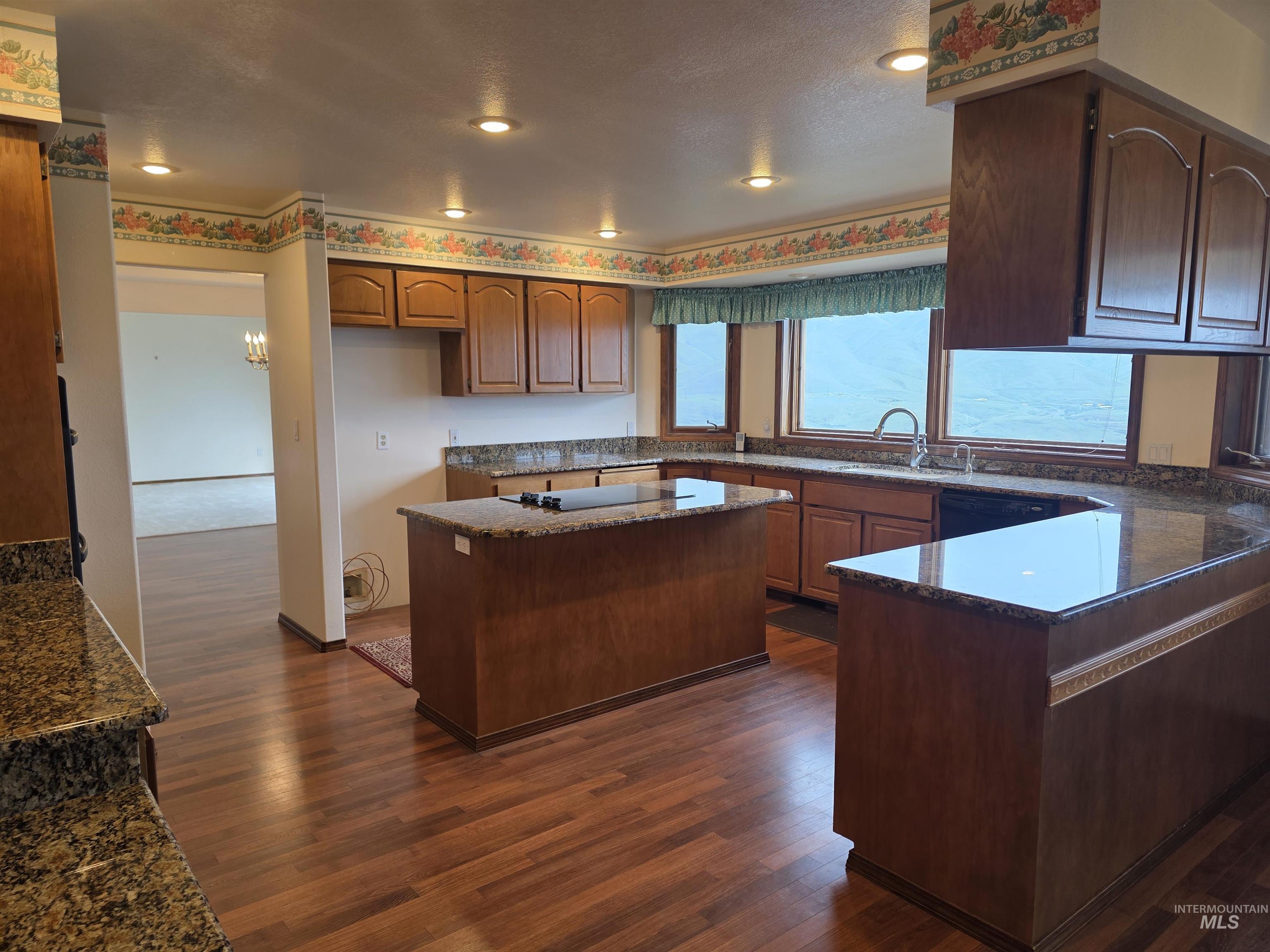 2530 Valleyview Drive, Clarkston, Washington 99403, 4 Bedrooms, 3 Bathrooms, Residential For Sale, Price $749,000,MLS 98978379