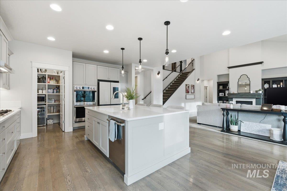 5942 S Astoria, Meridian, Idaho 83642, 4 Bedrooms, 2.5 Bathrooms, Residential For Sale, Price $809,999,MLS 98978380