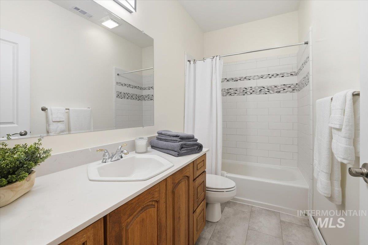 2676 S Velvet Falls Way, Meridian, Idaho 83642, 5 Bedrooms, 3 Bathrooms, Residential For Sale, Price $759,900, 98978382